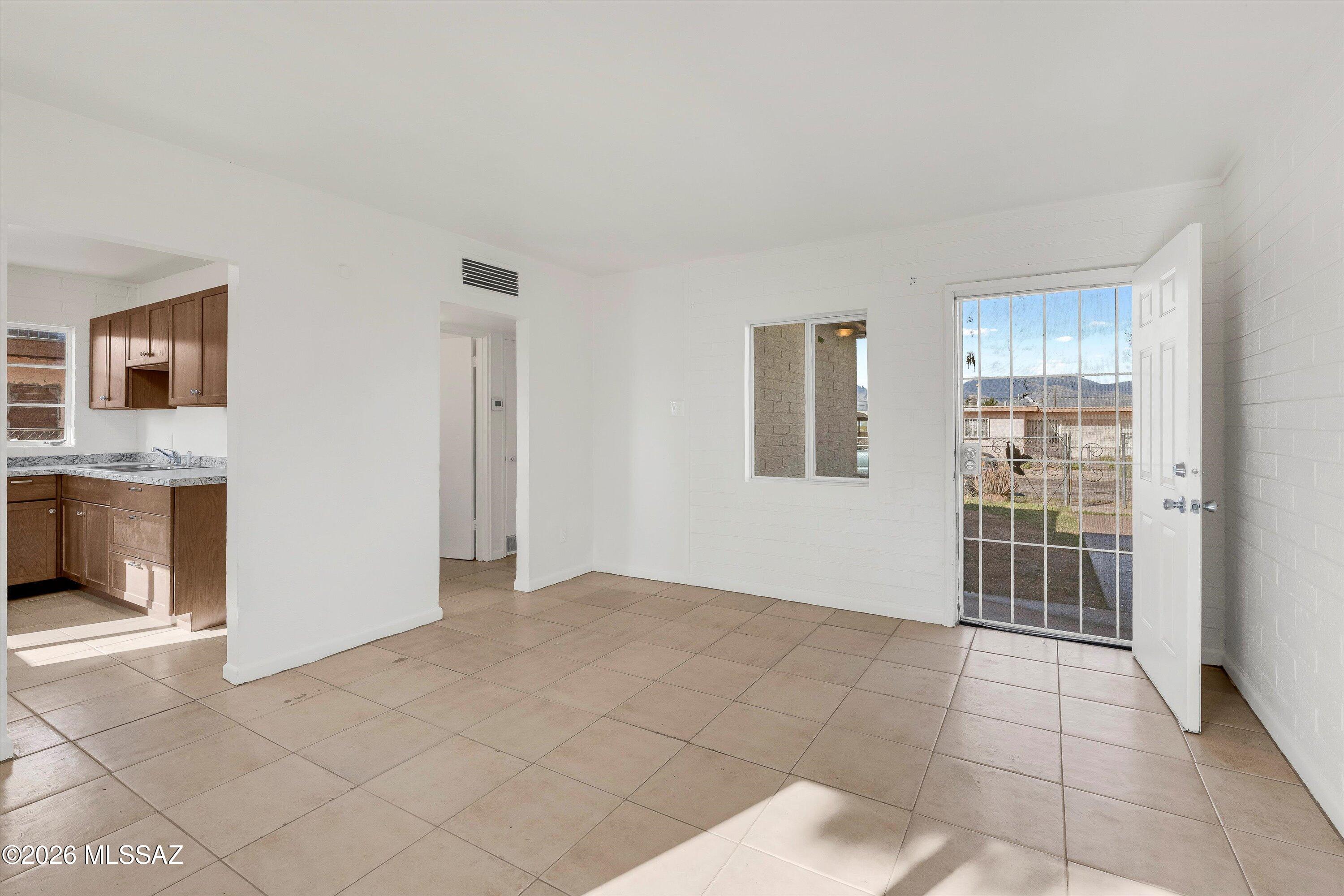 3012 E Proctor Vista