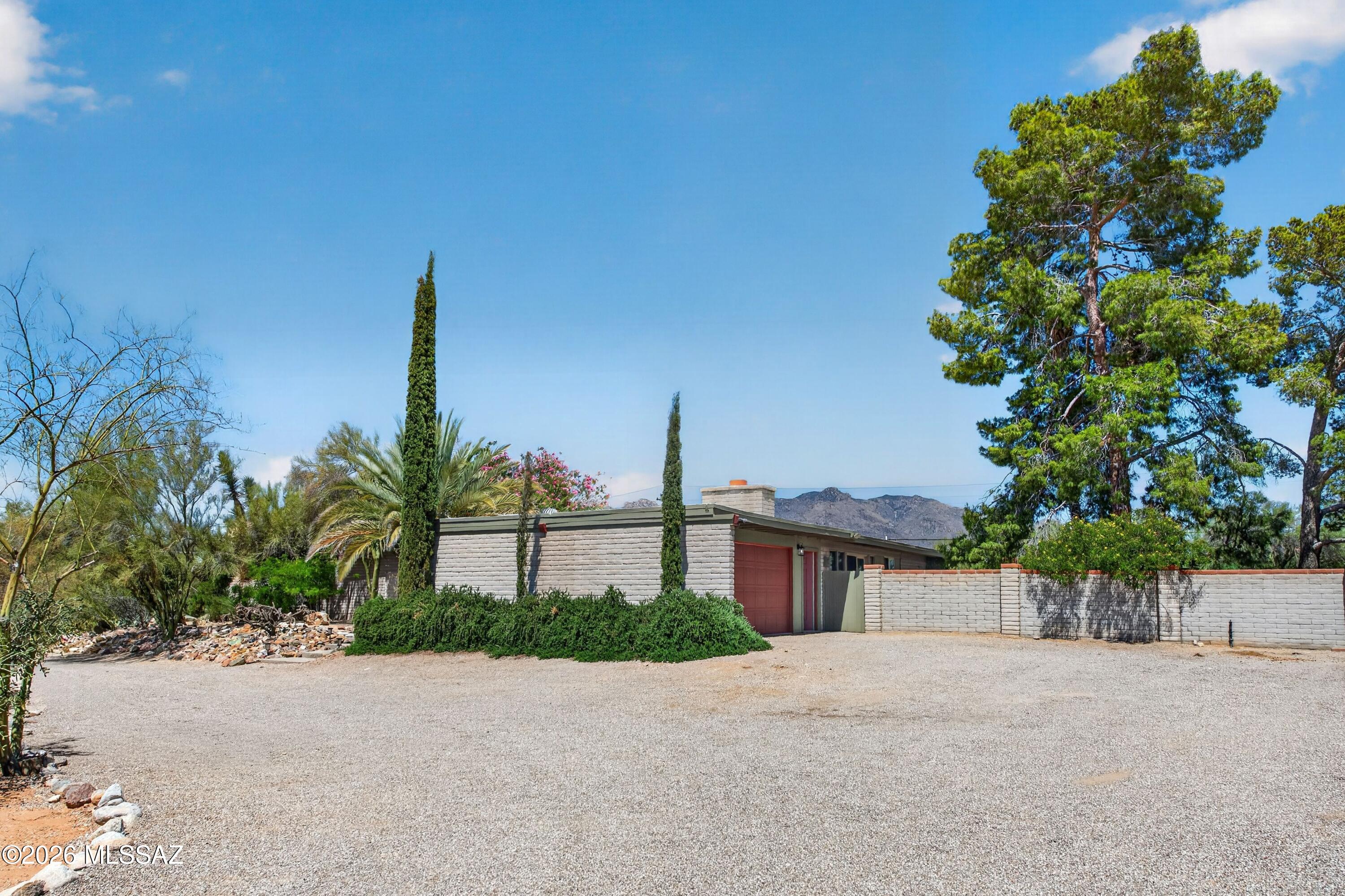6220 N Via Ranchero