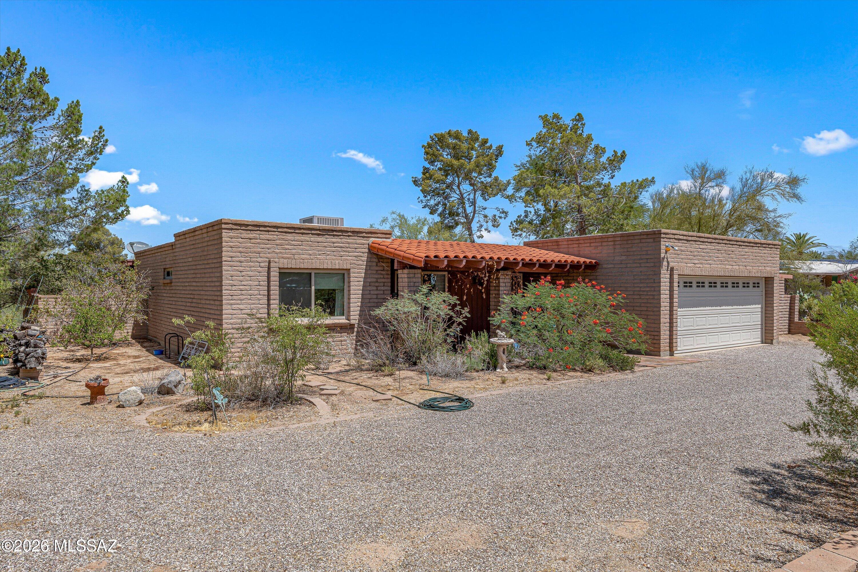 2290 W Dante Way