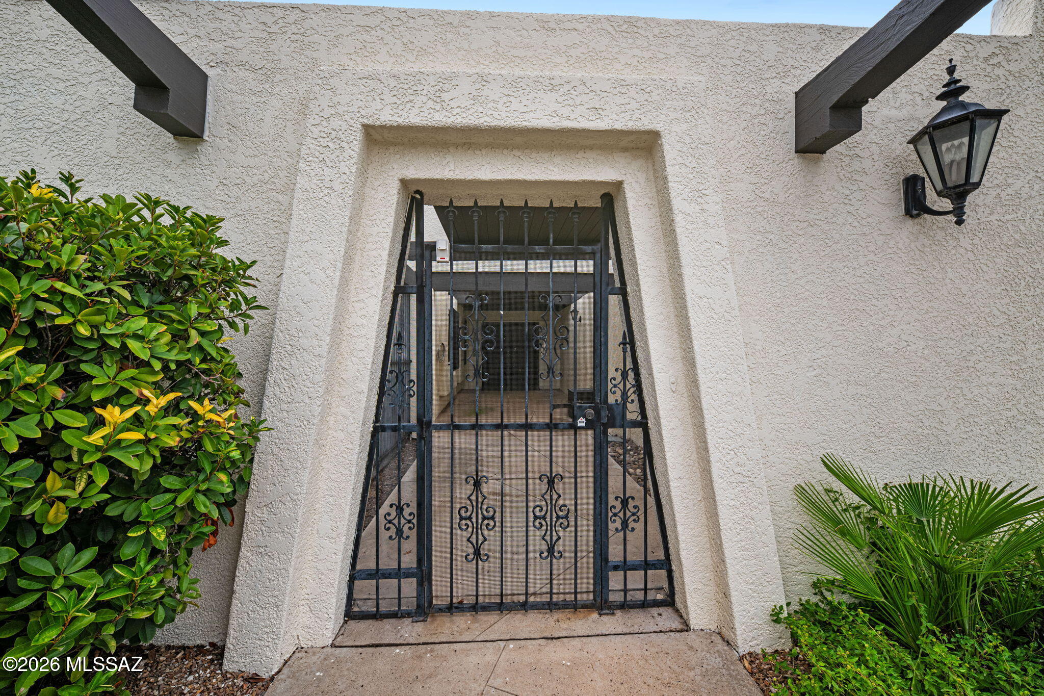 1376 N Calle Hermosa