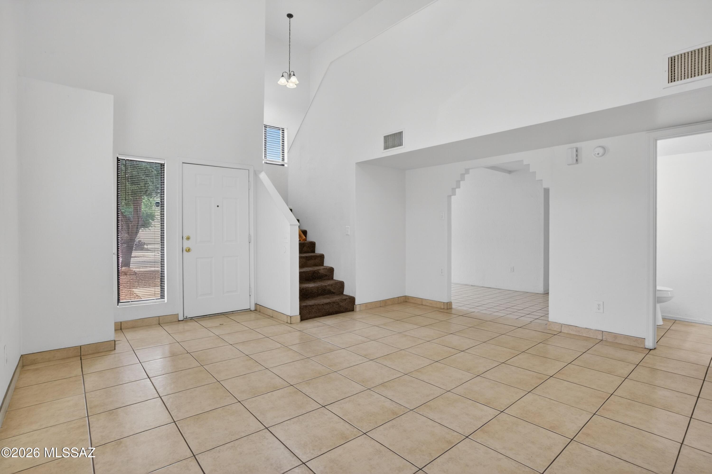 Las Montanas (1-56) - Residential
