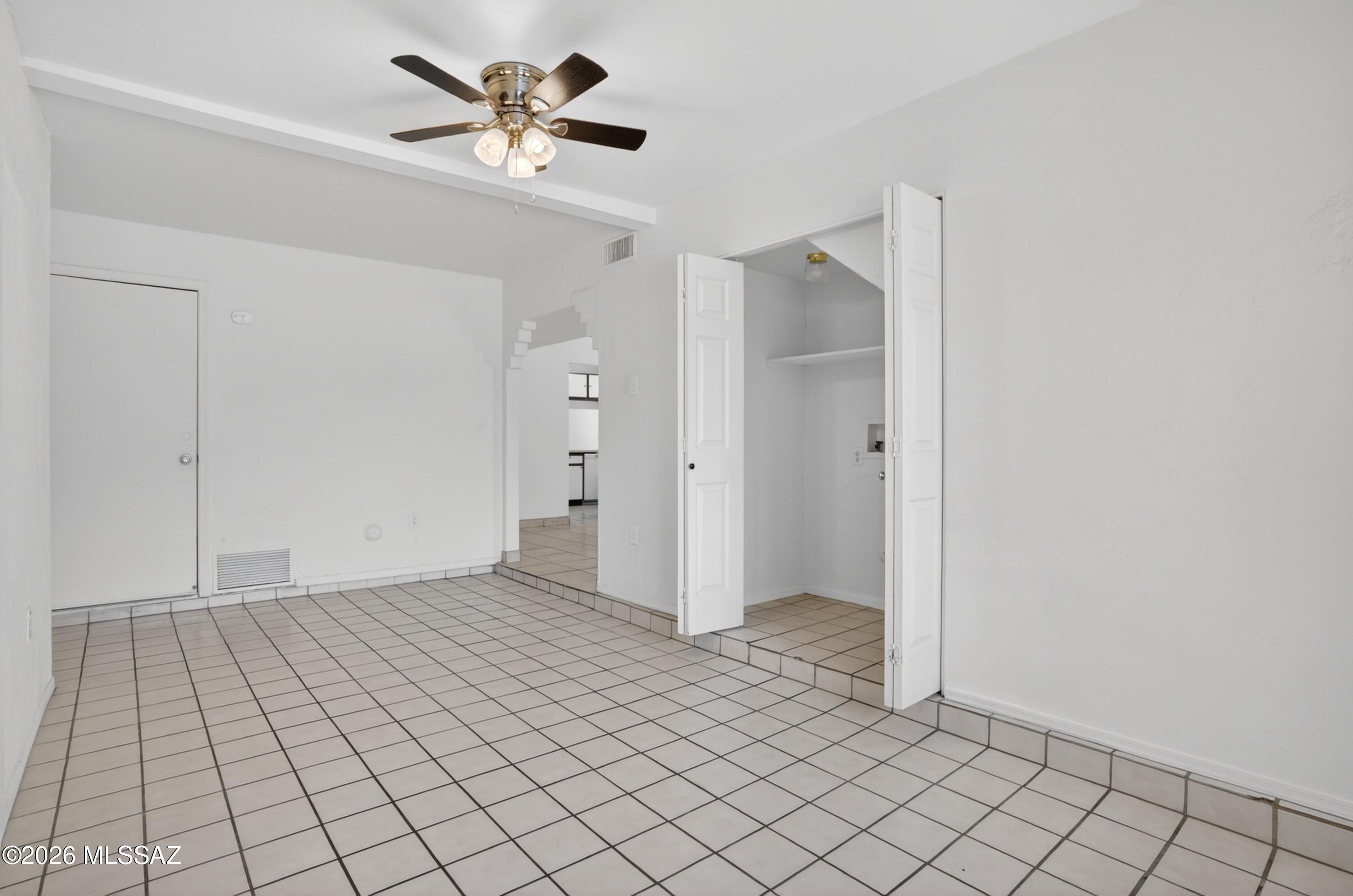 Las Montanas (1-56) - Residential
