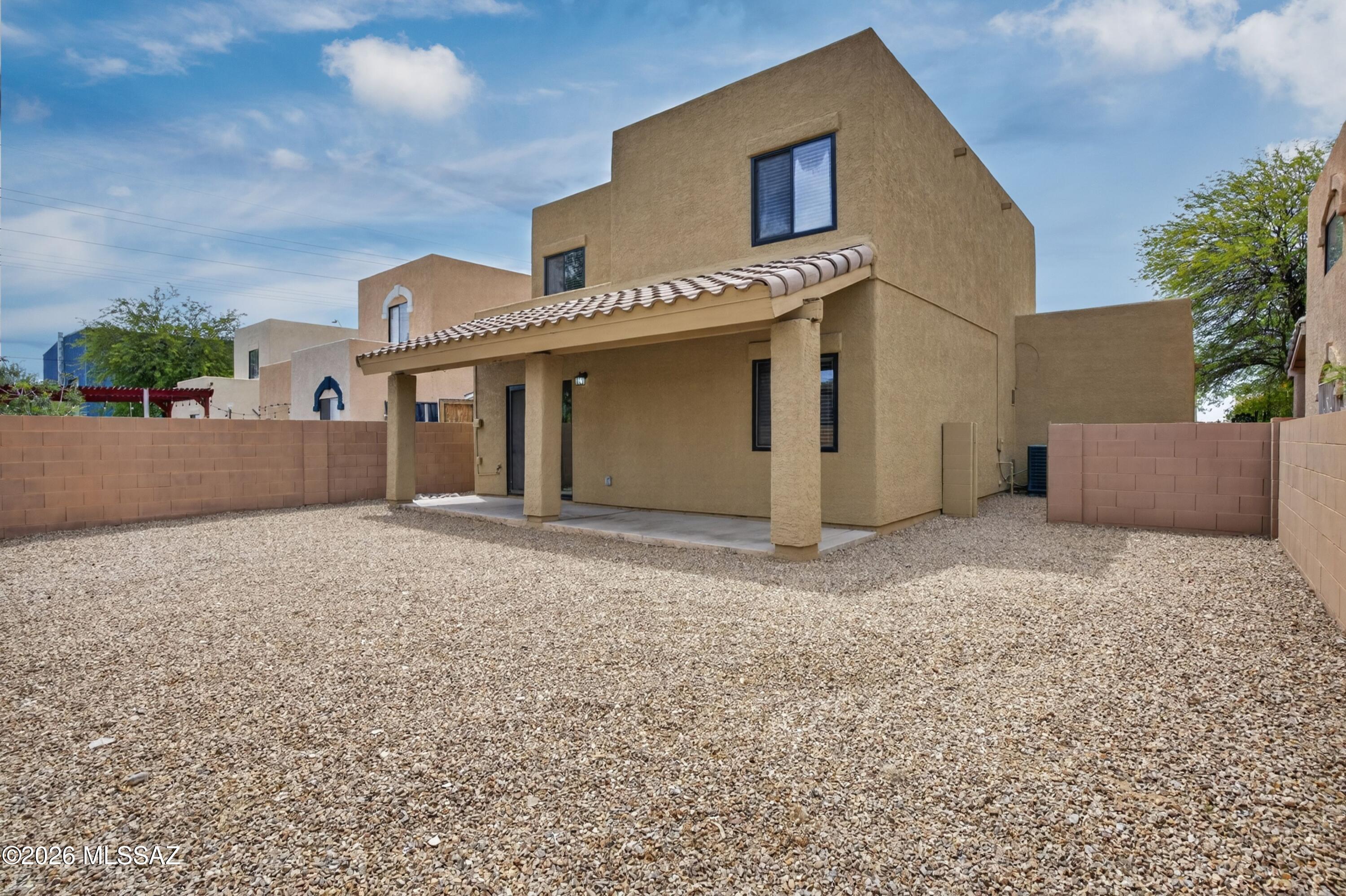 Las Montanas (1-56) - Residential