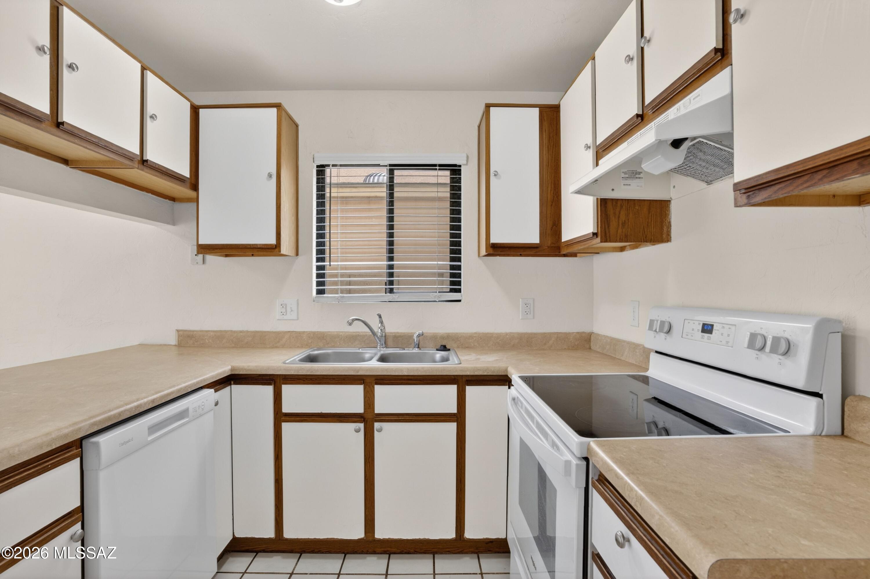 Las Montanas (1-56) - Residential