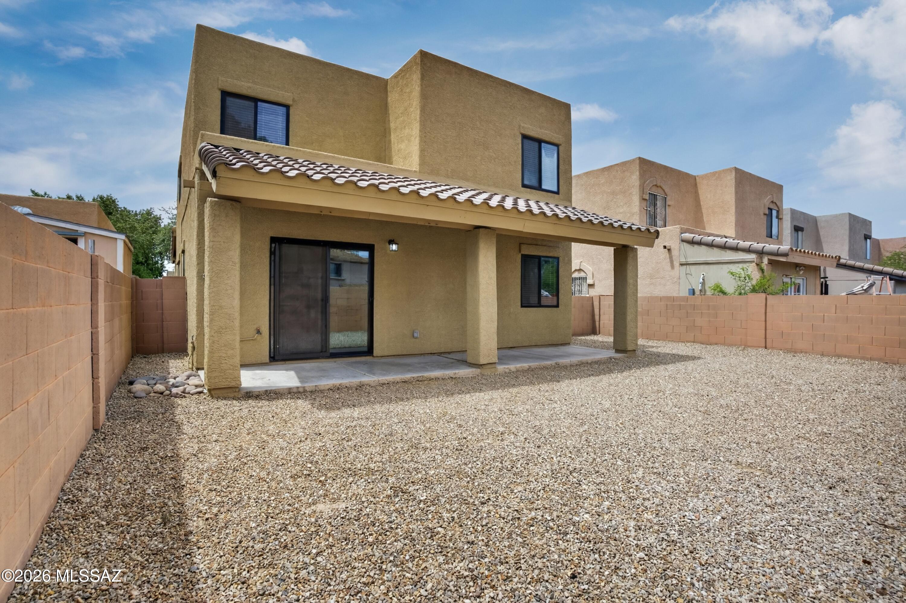 Las Montanas (1-56) - Residential