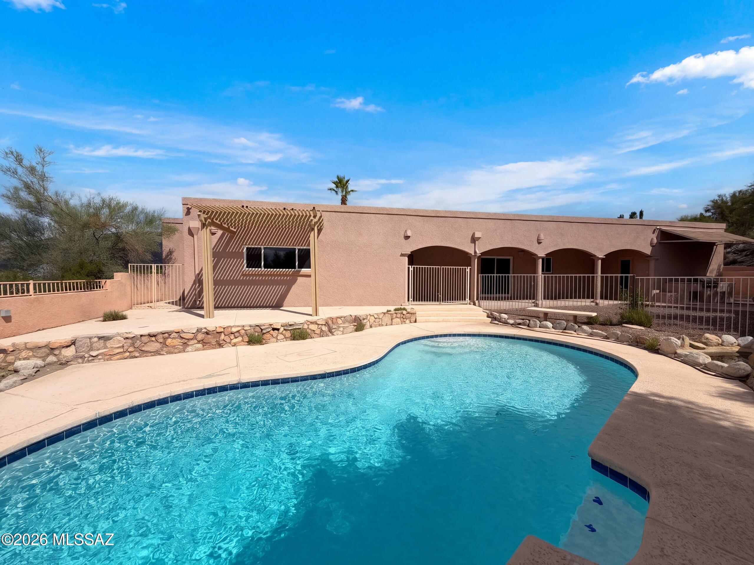 5611 N Placita Arizpe