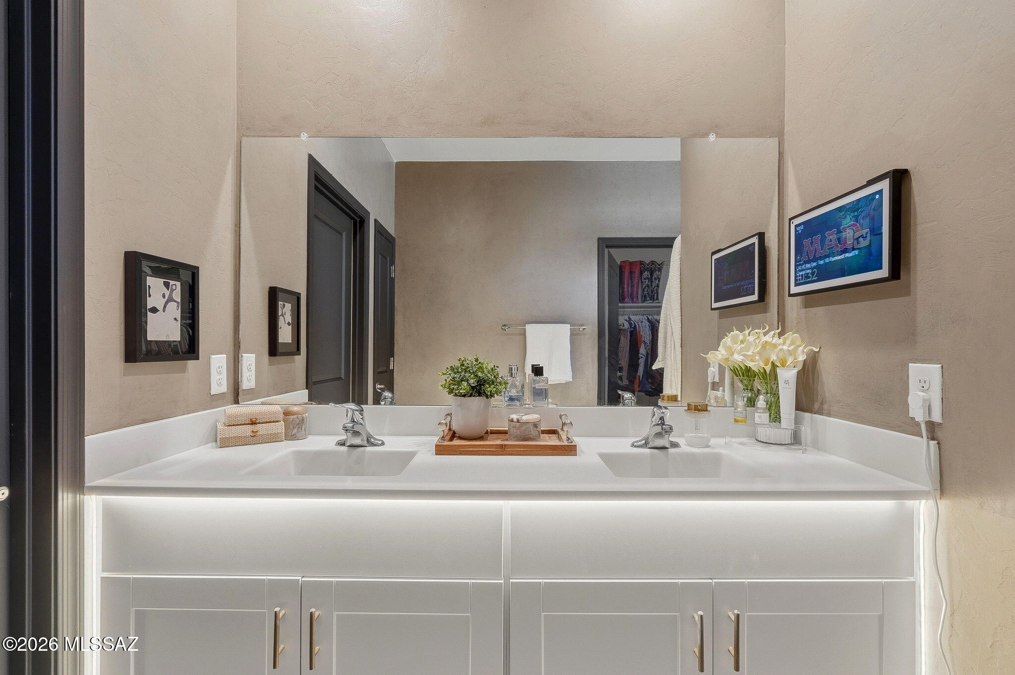 7036 W Jadewood Lane