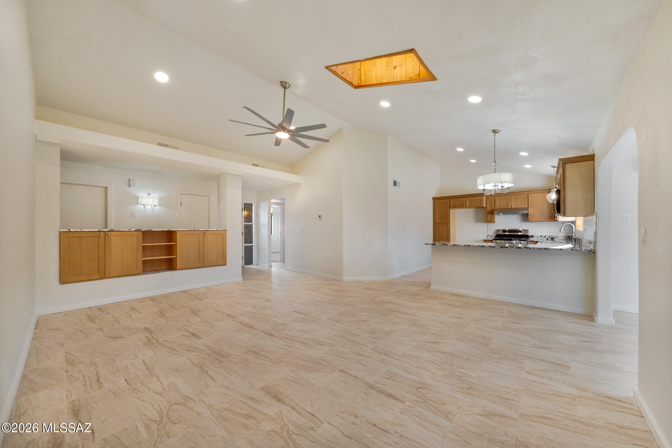 2762 W Camino Ebano