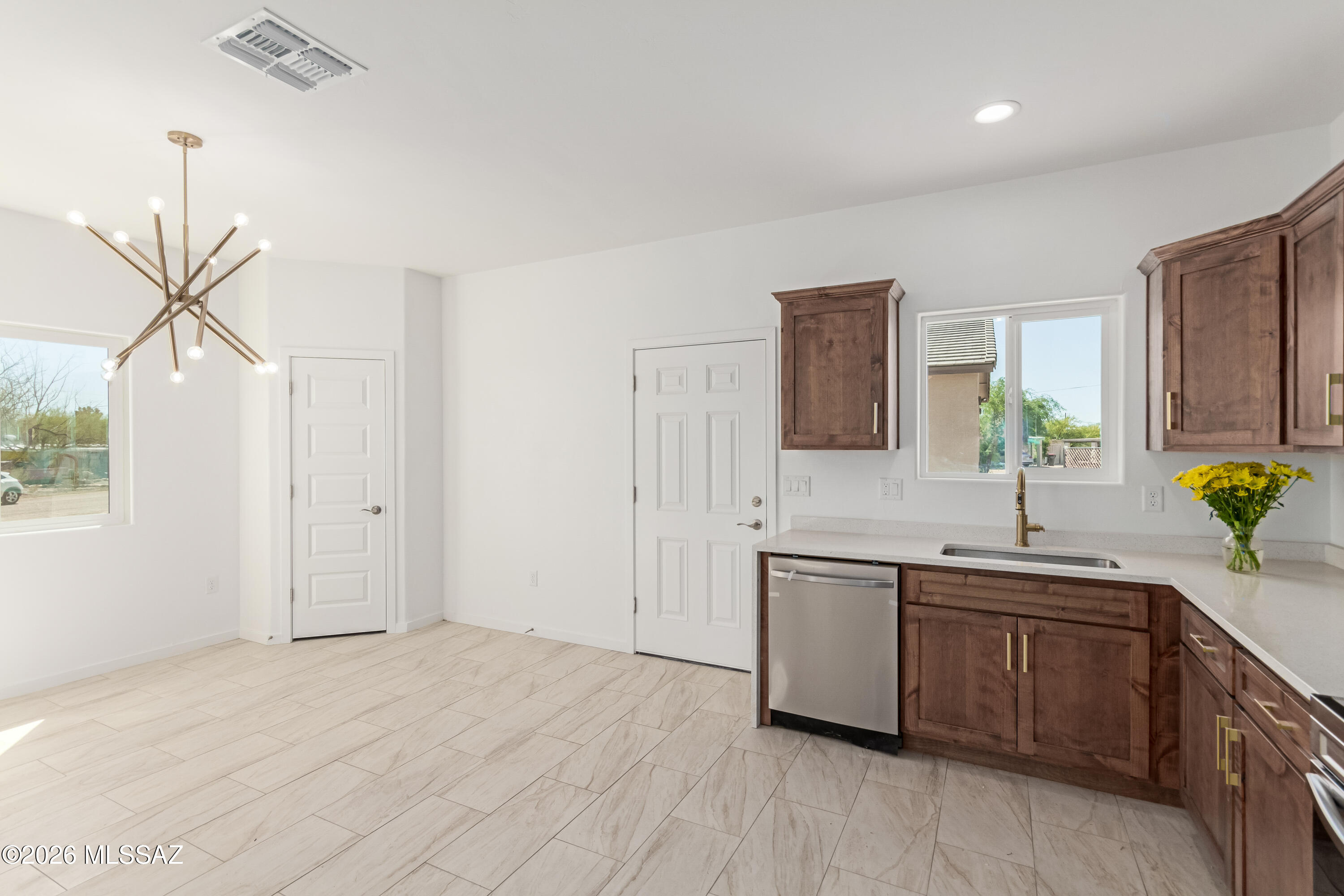 10225 S Suncrest Drive