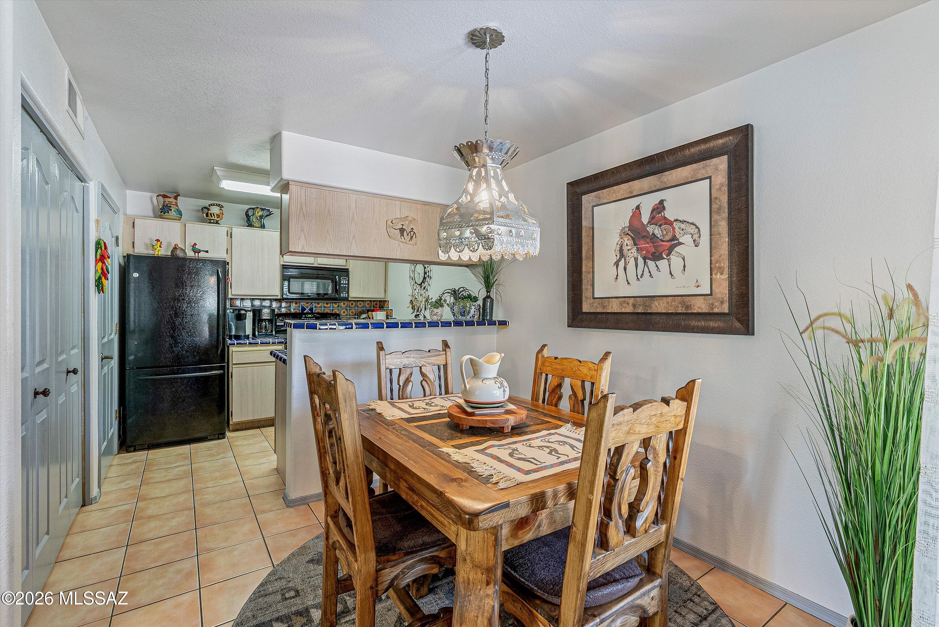 5751 N Kolb Road 40104