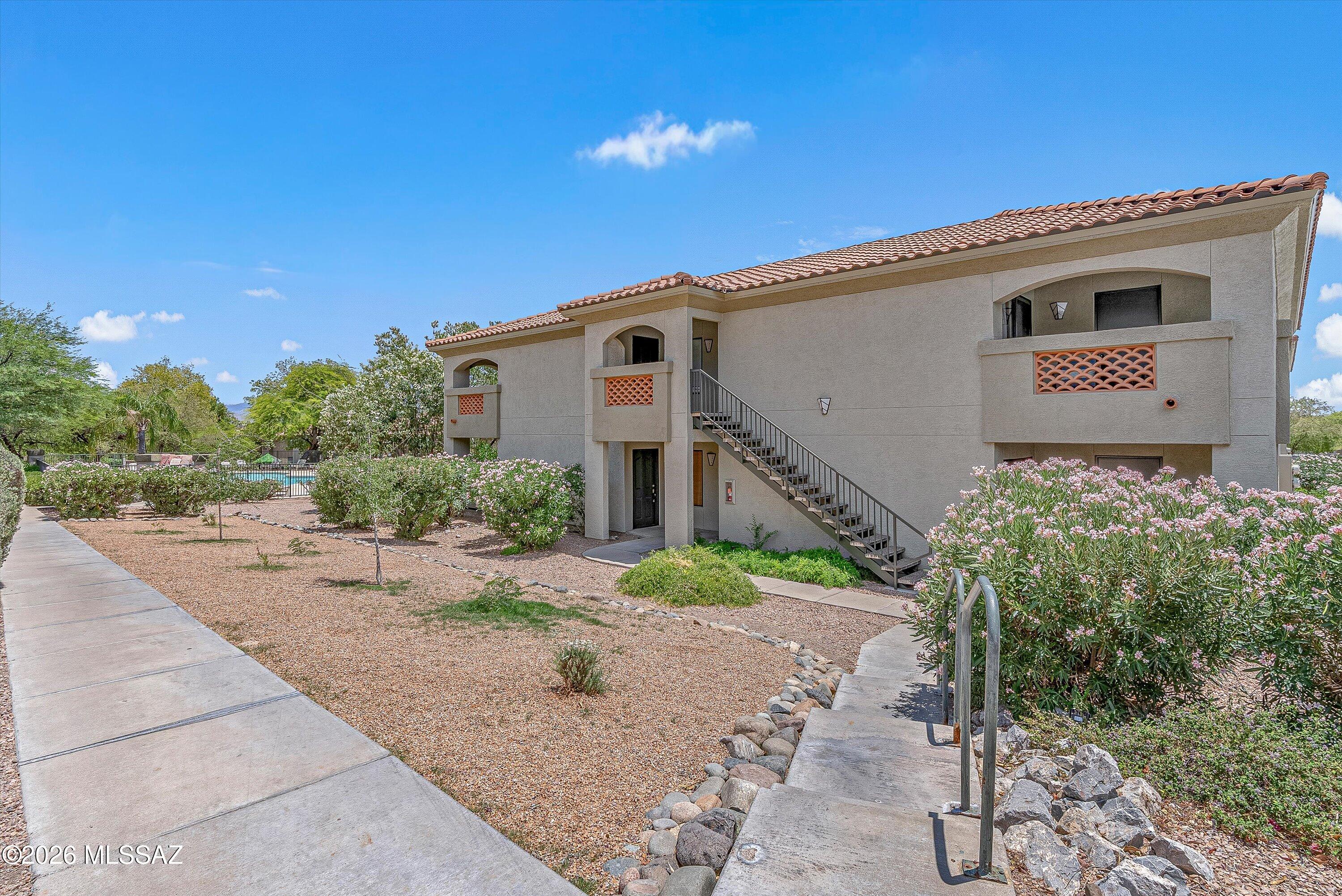 5751 N Kolb Road 40104