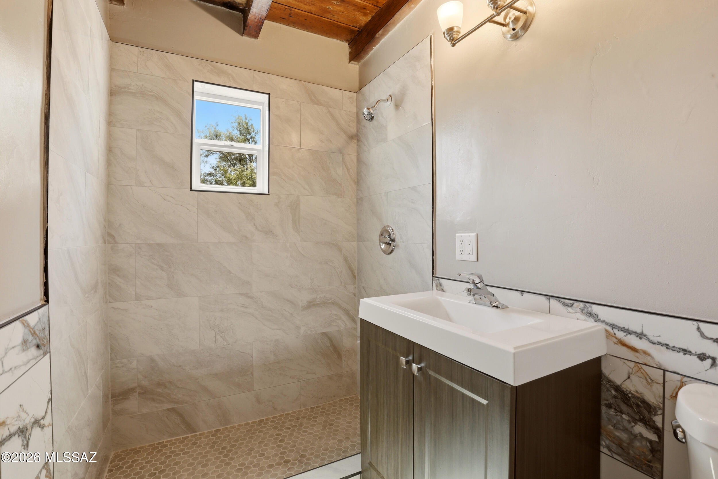 2758 N Montezuma Avenue