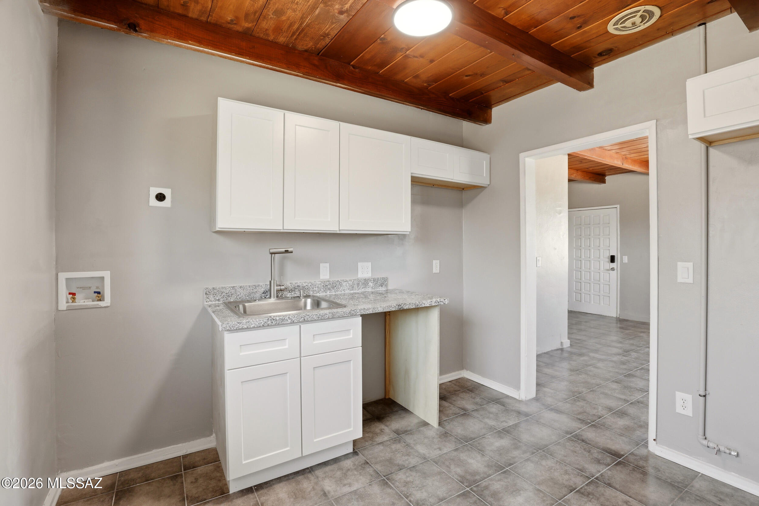 2758 N Montezuma Avenue