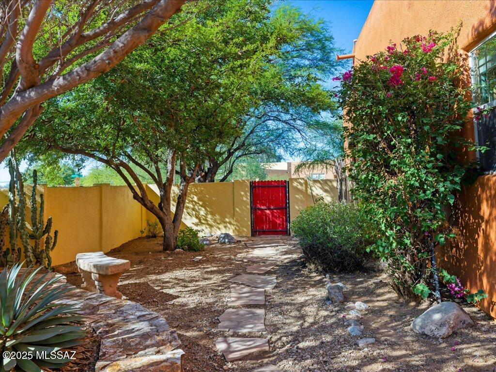 10380 E Roylstons Lane