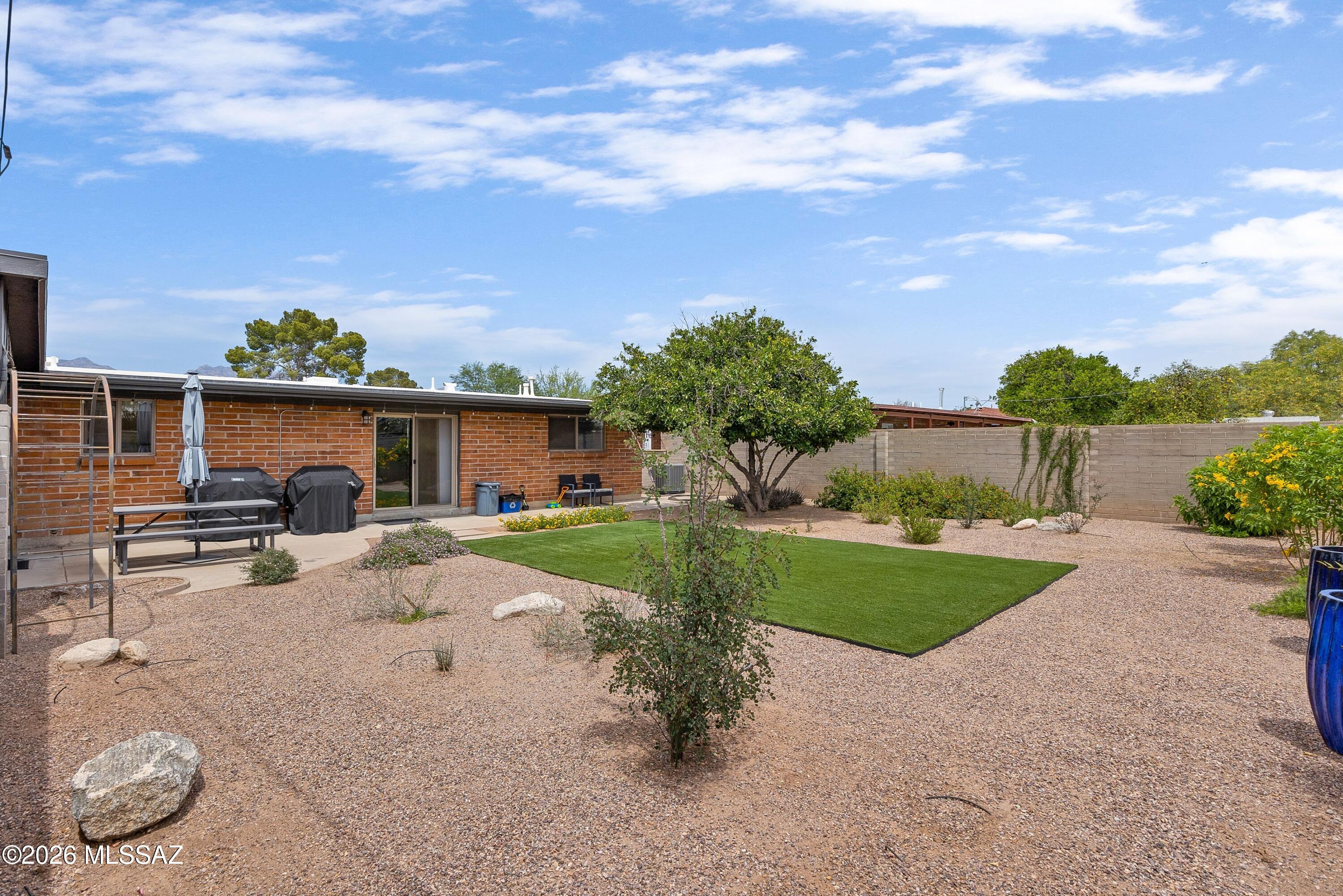 Adobe Manor - Residential