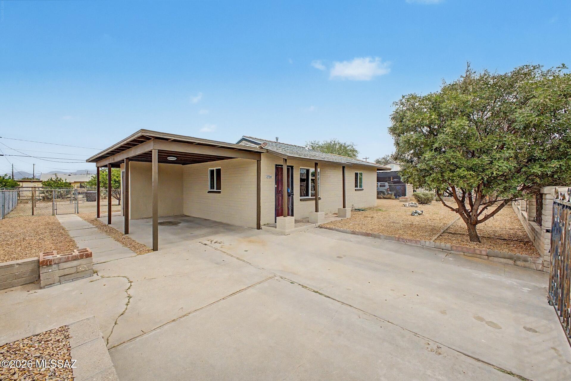 2709 E Norton Vista