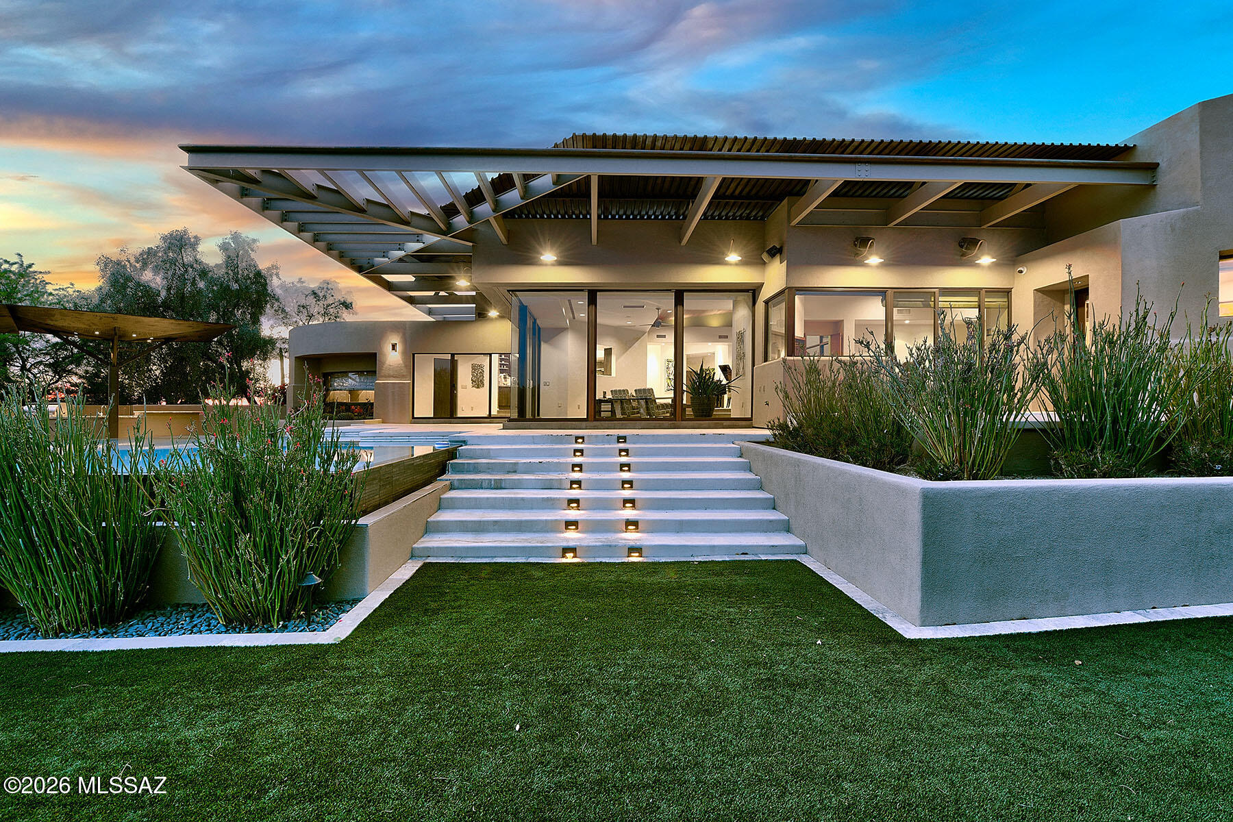 2004 E Desert Garden Drive