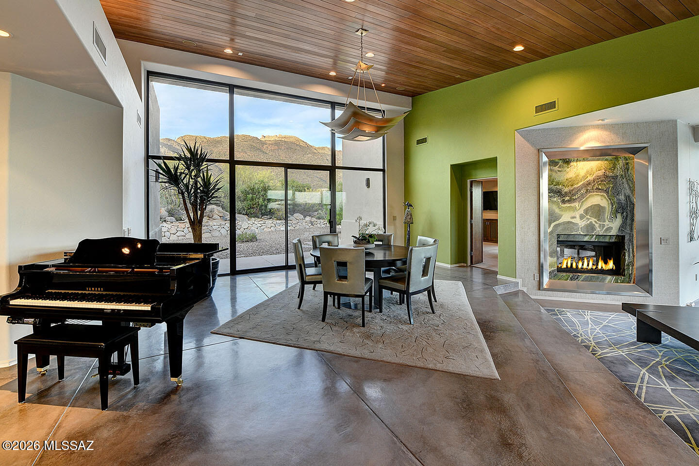 2004 E Desert Garden Drive