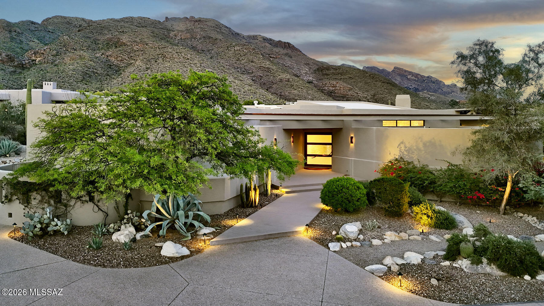 2004 E Desert Garden Drive