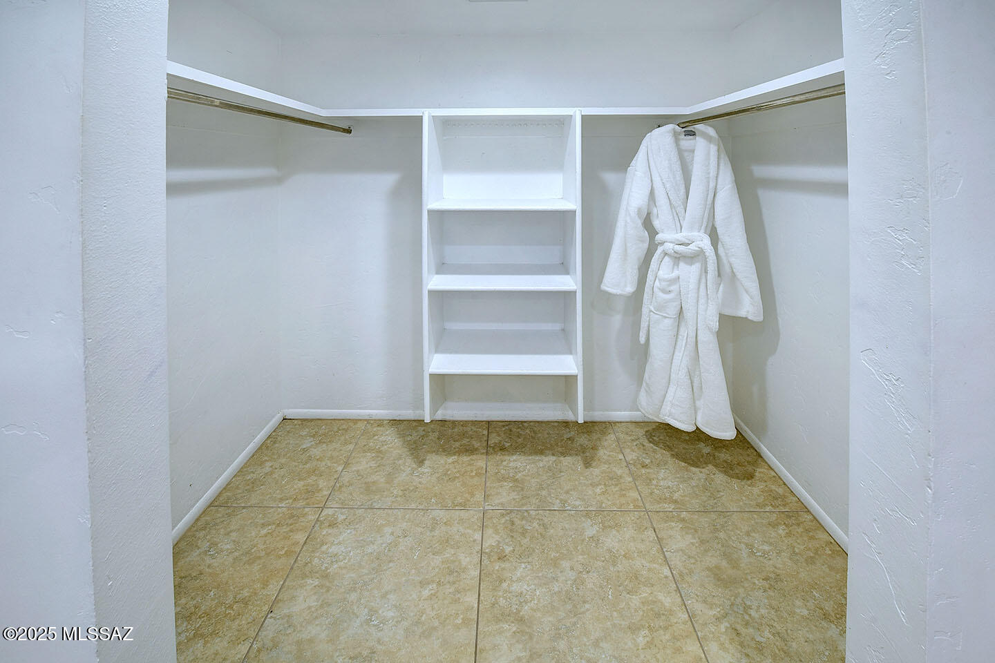 Casas De Oro(1-2) - Residential