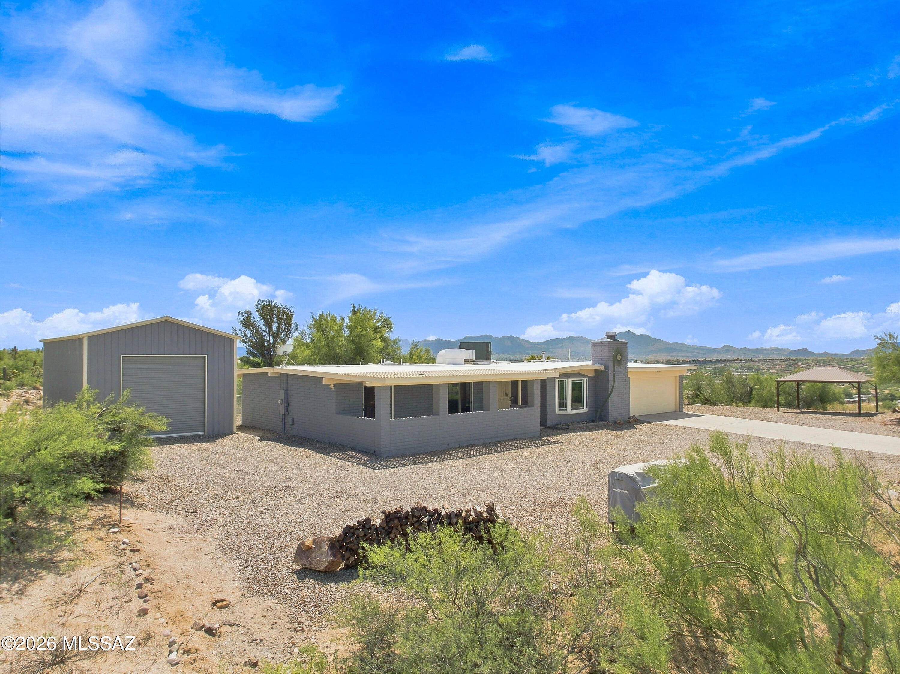 1501 W Calle Concordia