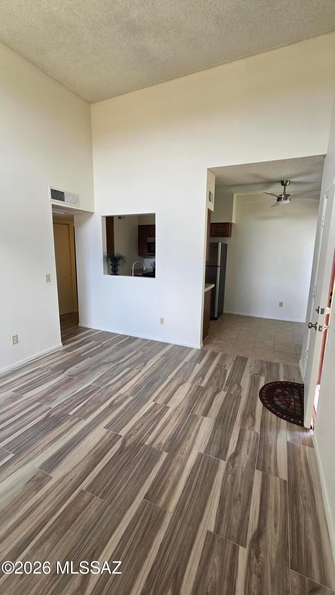 1810 E Blacklidge Drive 825