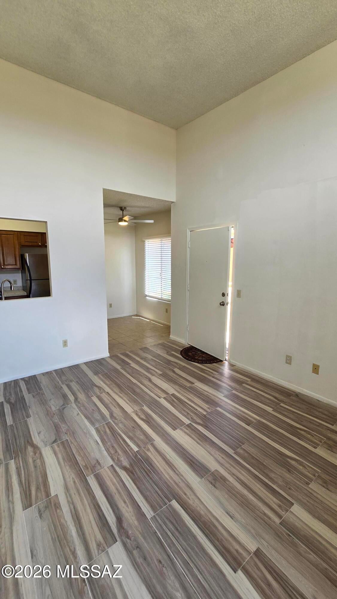 1810 E Blacklidge Drive 825