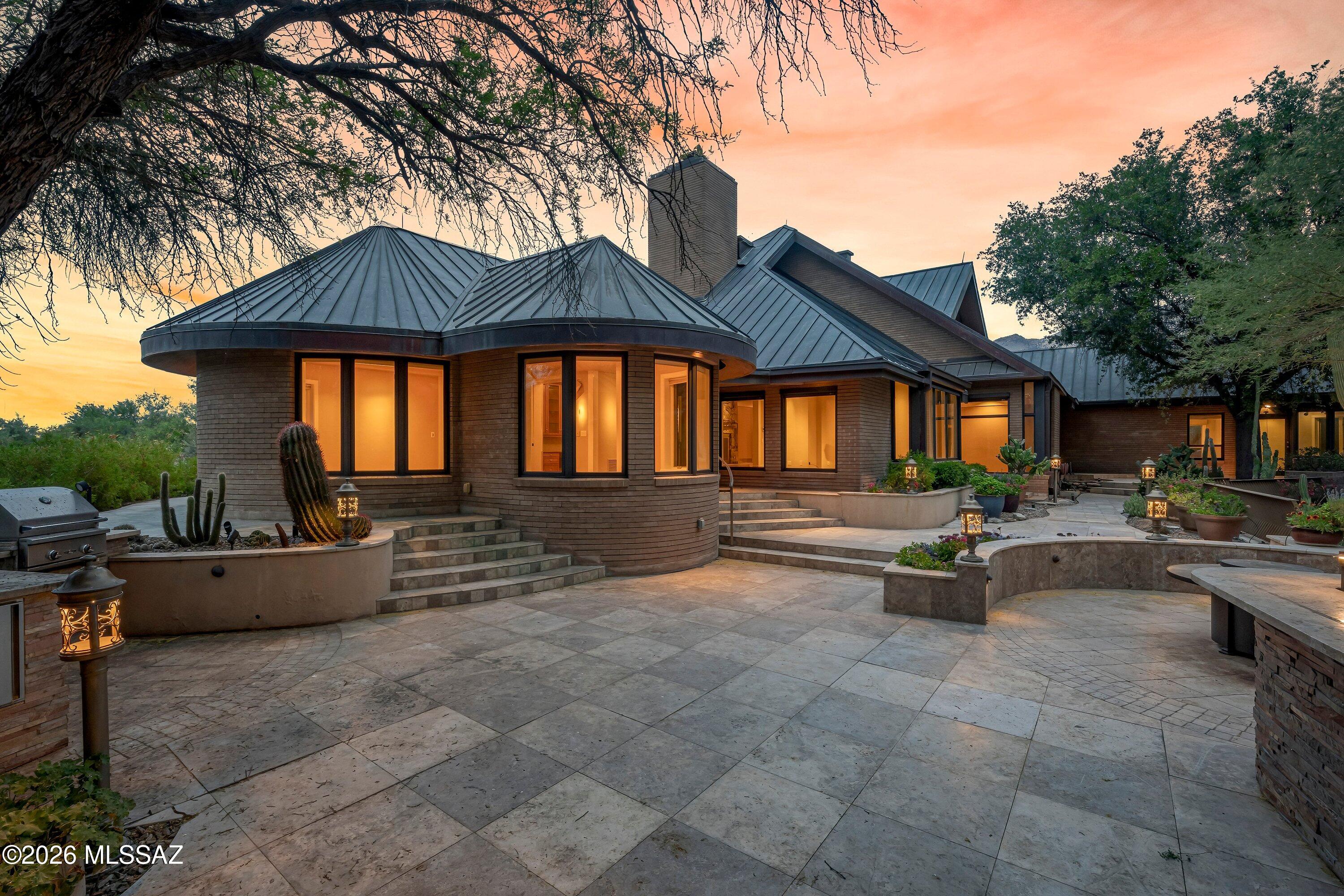 6200 N Desert Moon Loop
