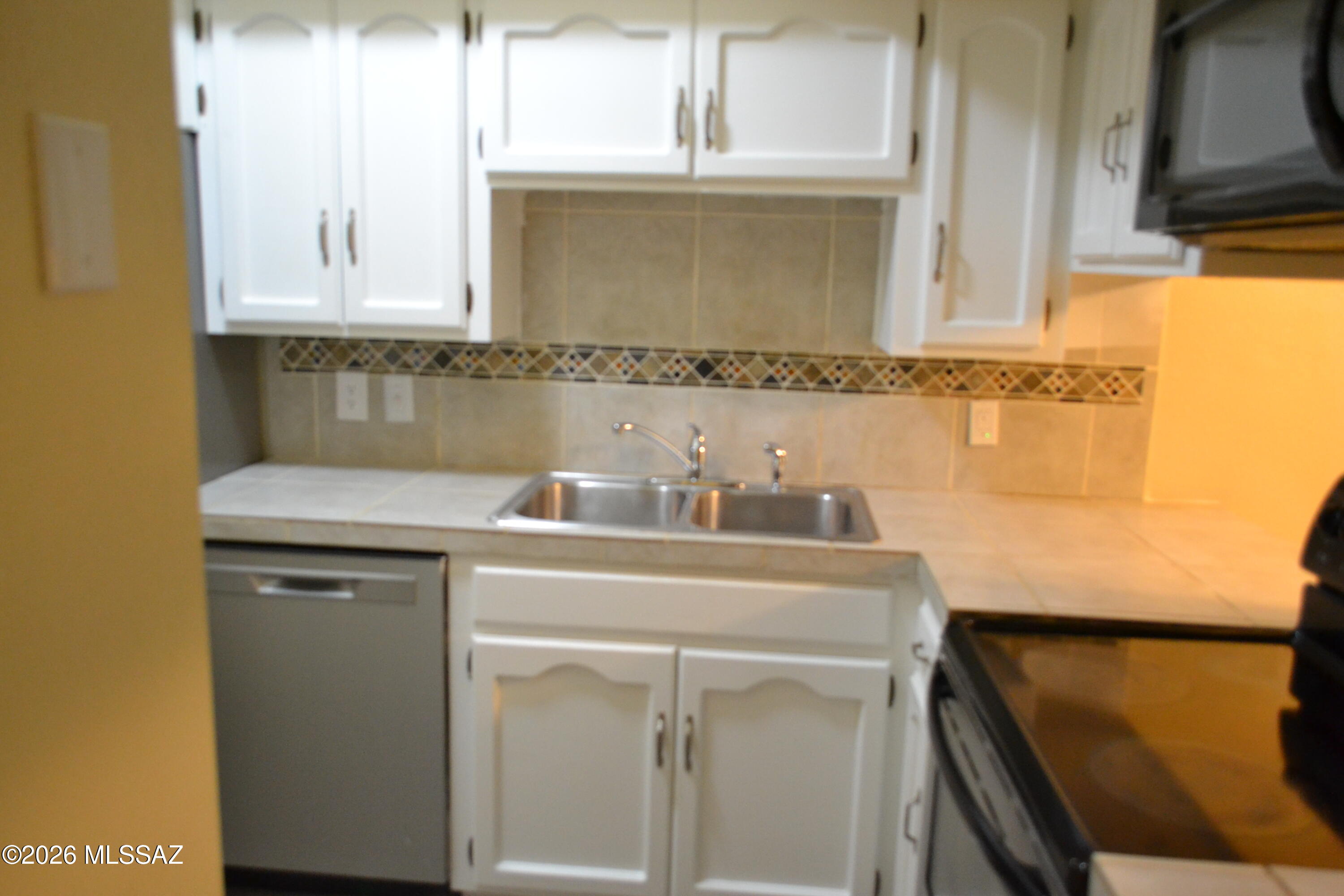 Casitas Real Condos. - Residential Lease
