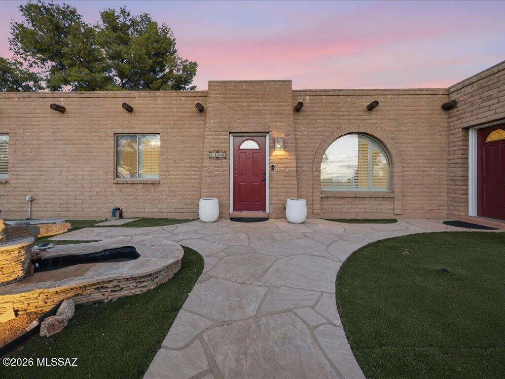8790 N Morning View Drive