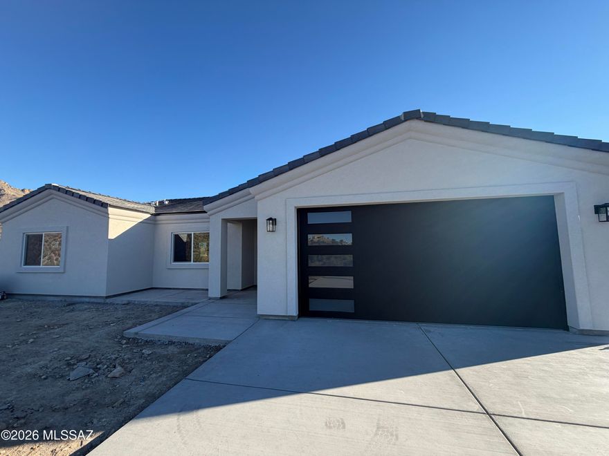 Beautiful new construction featuring 3 bedrooms, 2 bathrooms, on over half an acre of land and amazing Mountain View's.