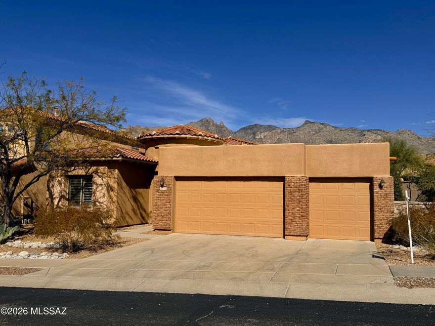 Located in Villages of La Paloma a gated/guarded community in the Foothills!
This 4bdr/2ba homes features a three car garage!
Living room w/fireplace, split bedroom floorplan, spacious backyard w/built-in BBQ and mountain views.