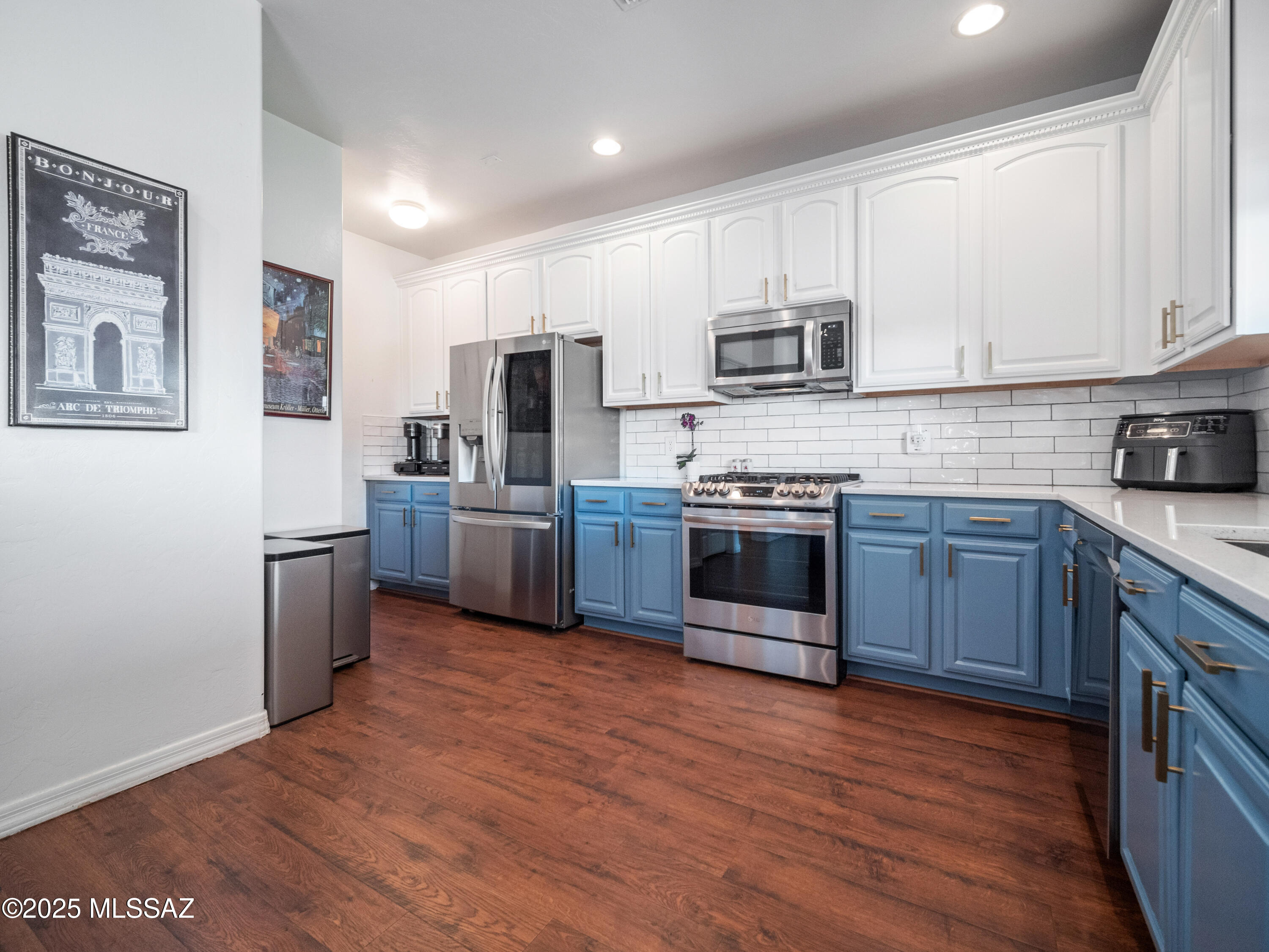 Black Horse (1-411) - Residential
