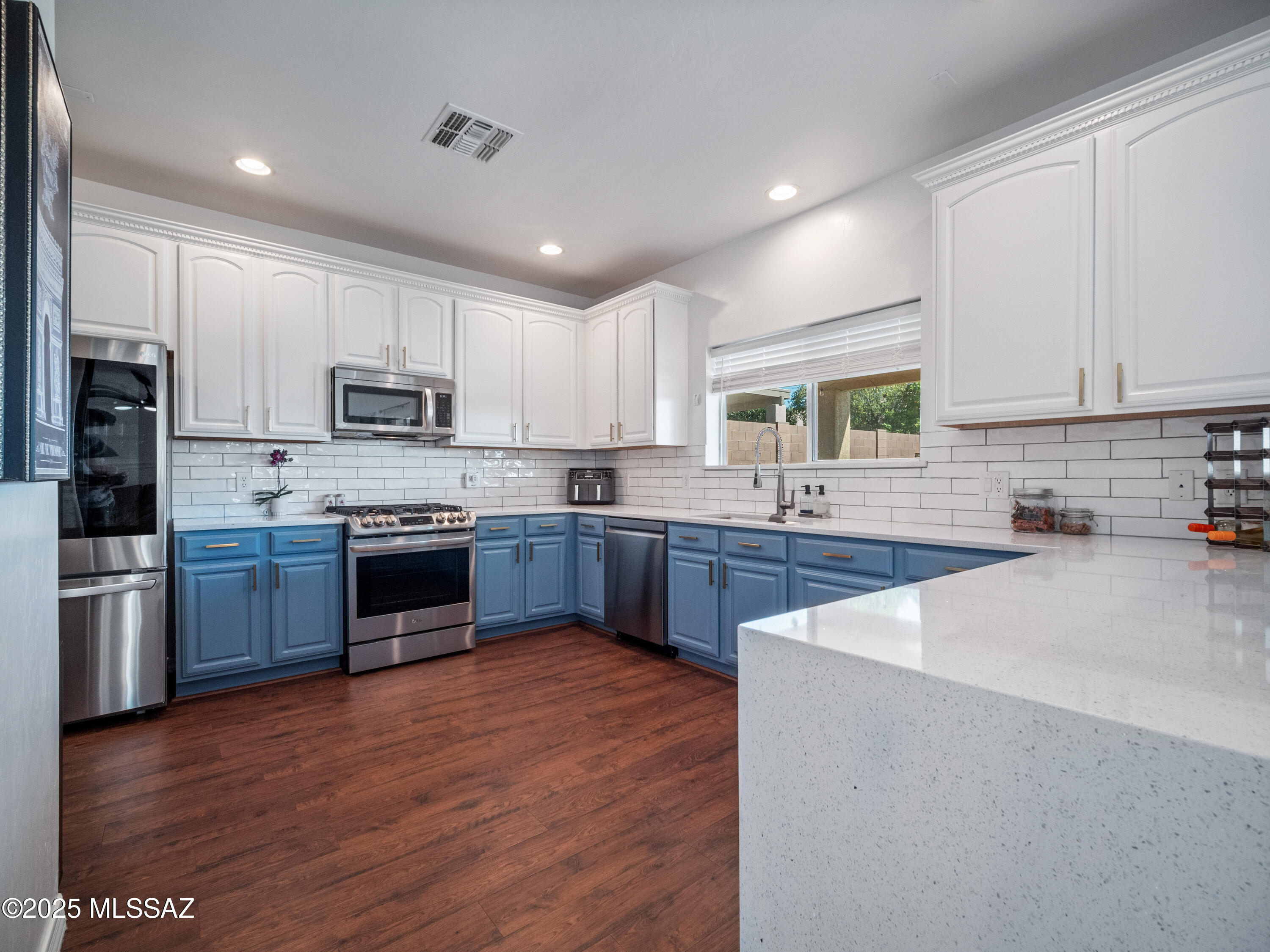 Black Horse (1-411) - Residential