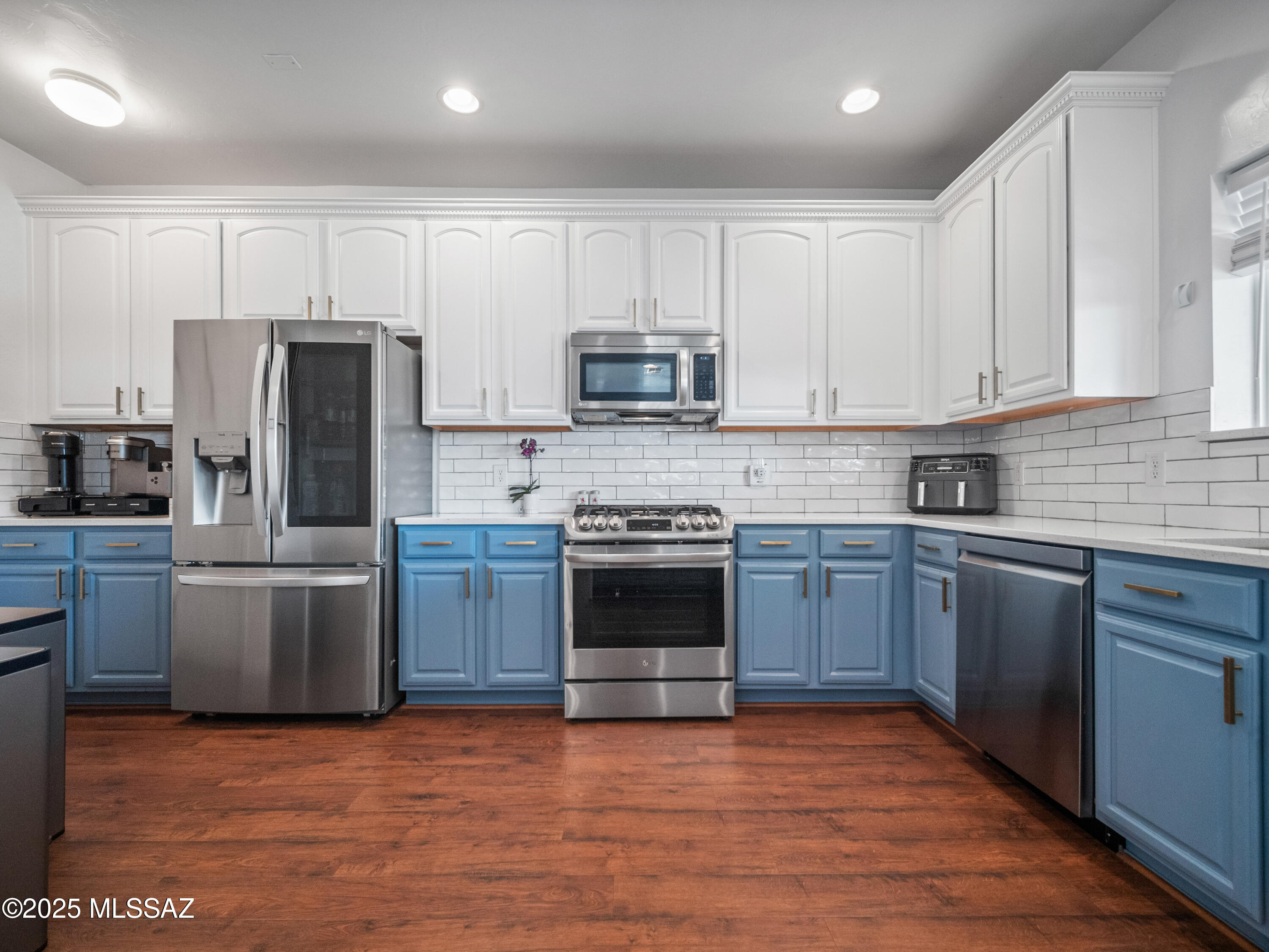 Black Horse (1-411) - Residential