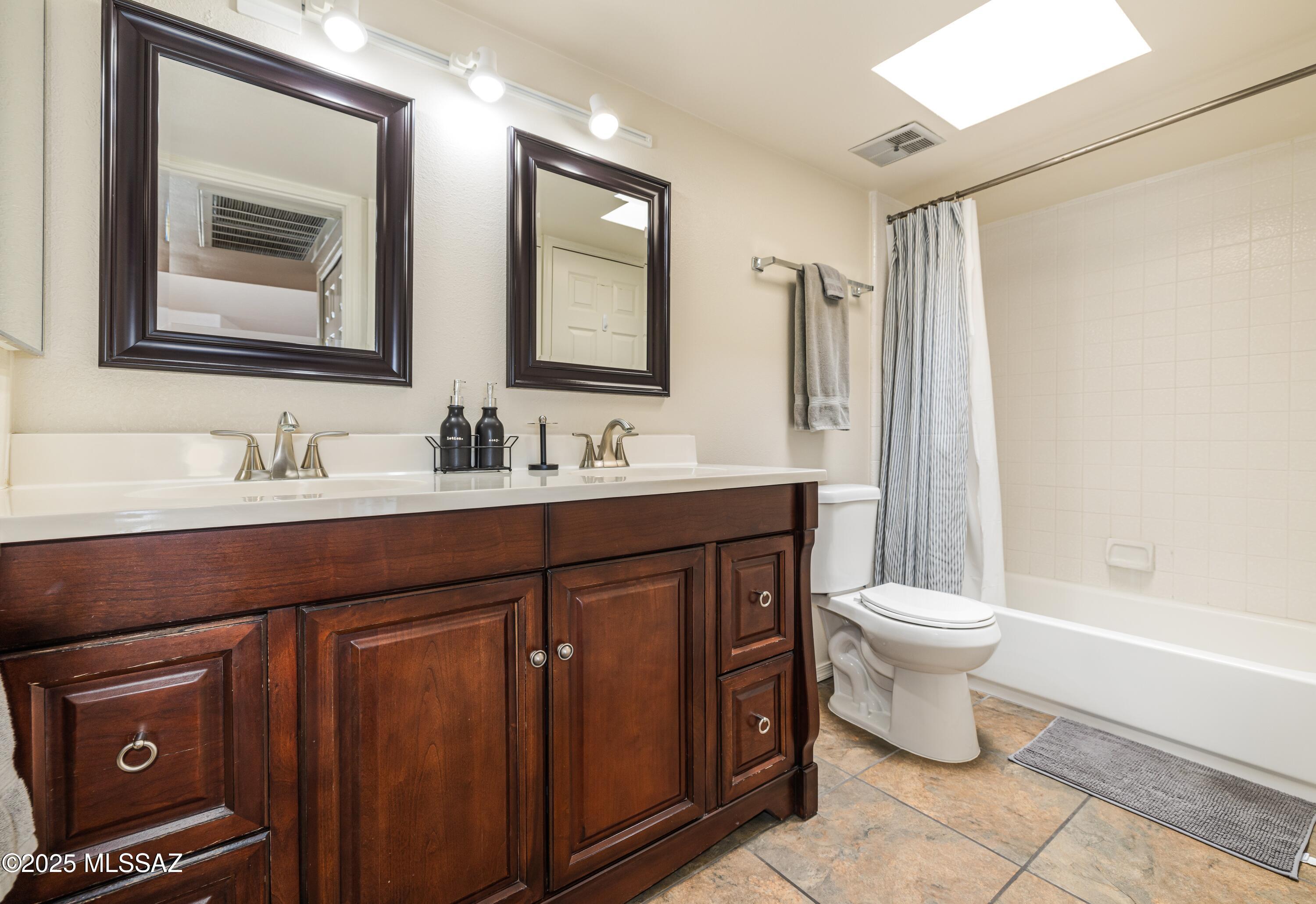 Casitas Real Condos. - Residential