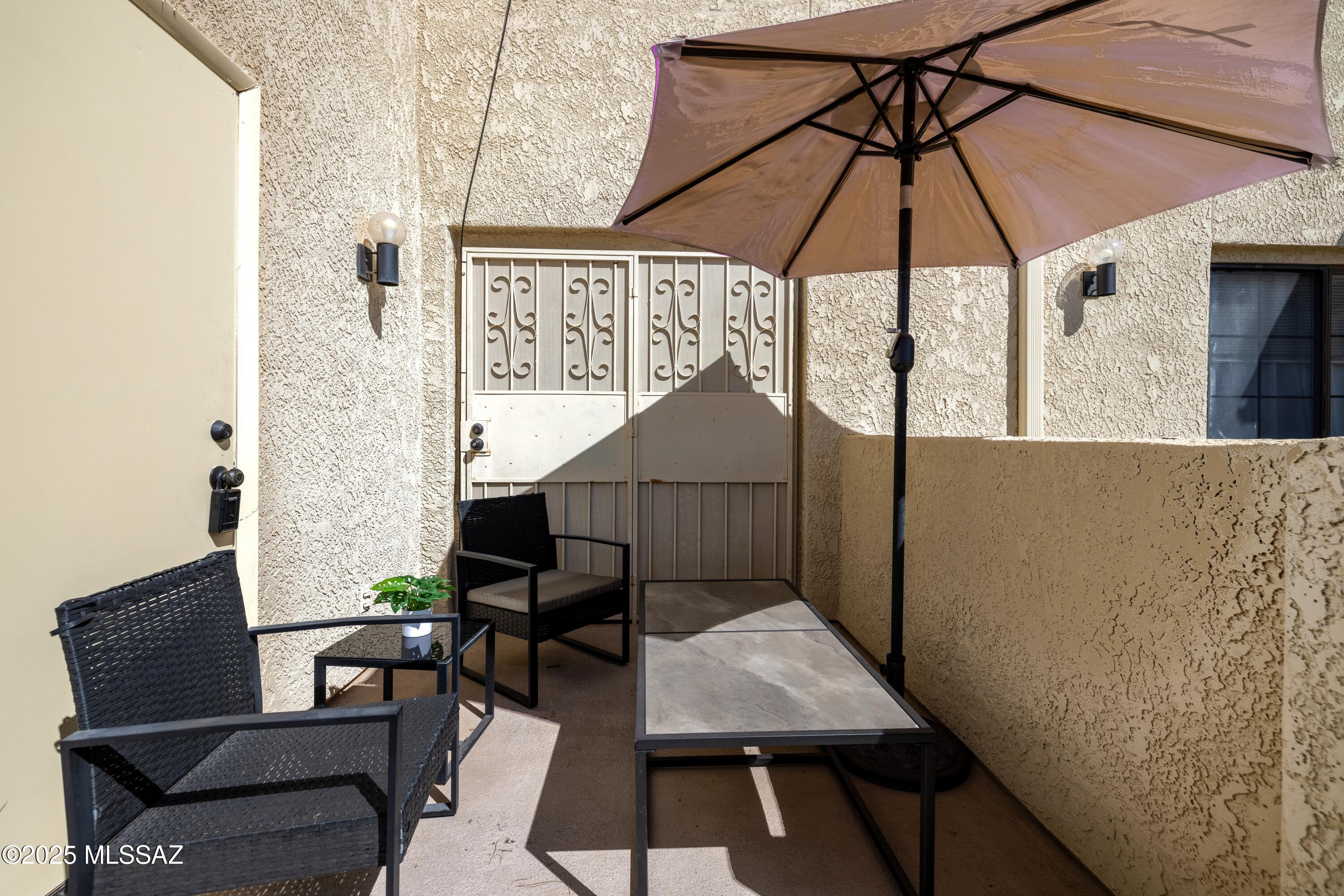Casitas Real Condos. - Residential