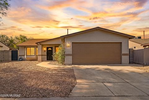 Photo of 2657 W Lazybrook Drive, Tucson, AZ 85741 (MLS # 22603953)