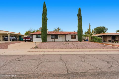Photo of 334 S Vista Del Rio, Green Valley, AZ 85614 (MLS # 22603513)