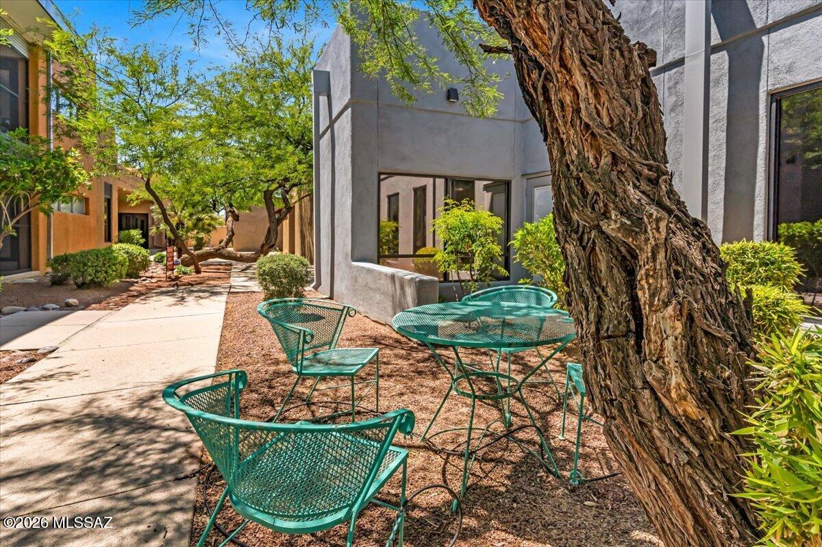 2102 N Country Club Road 12