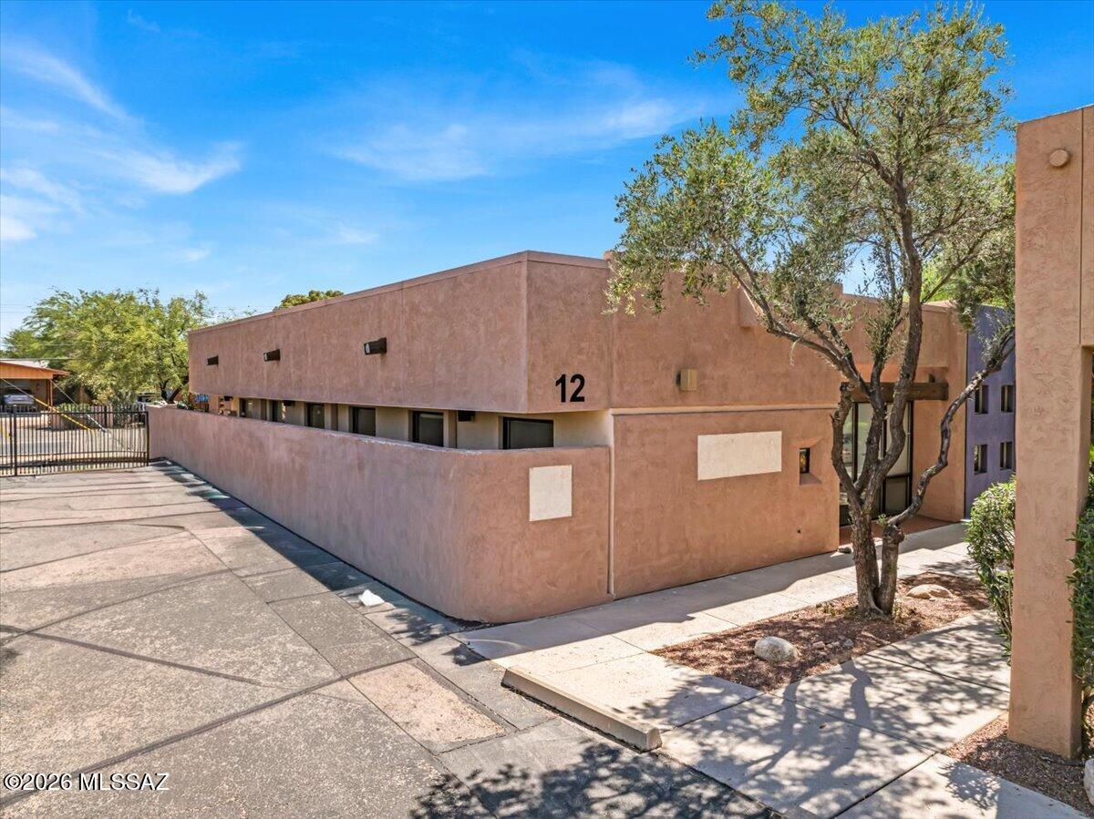 2102 N Country Club Road 12