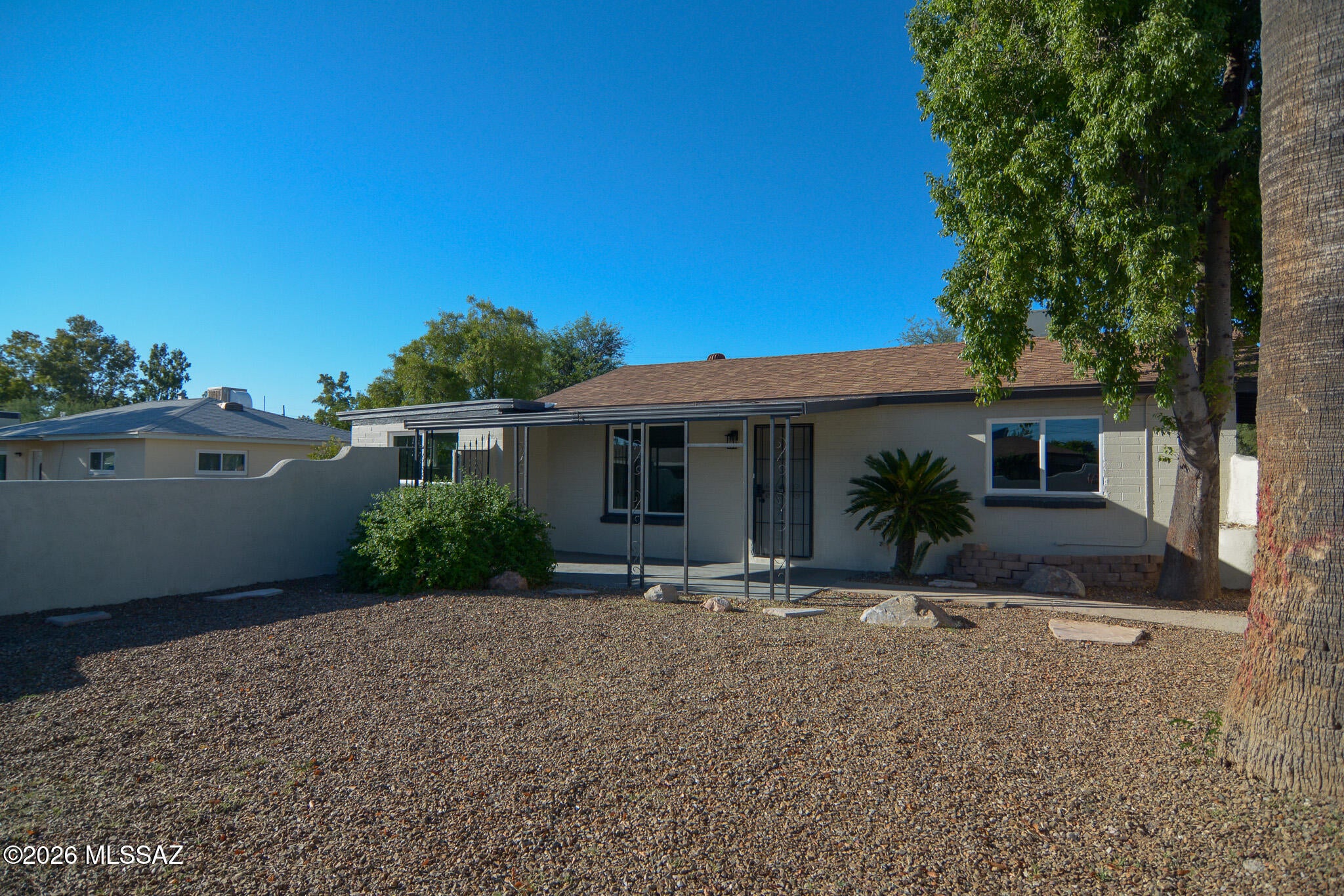 726 W Santa Paula Street