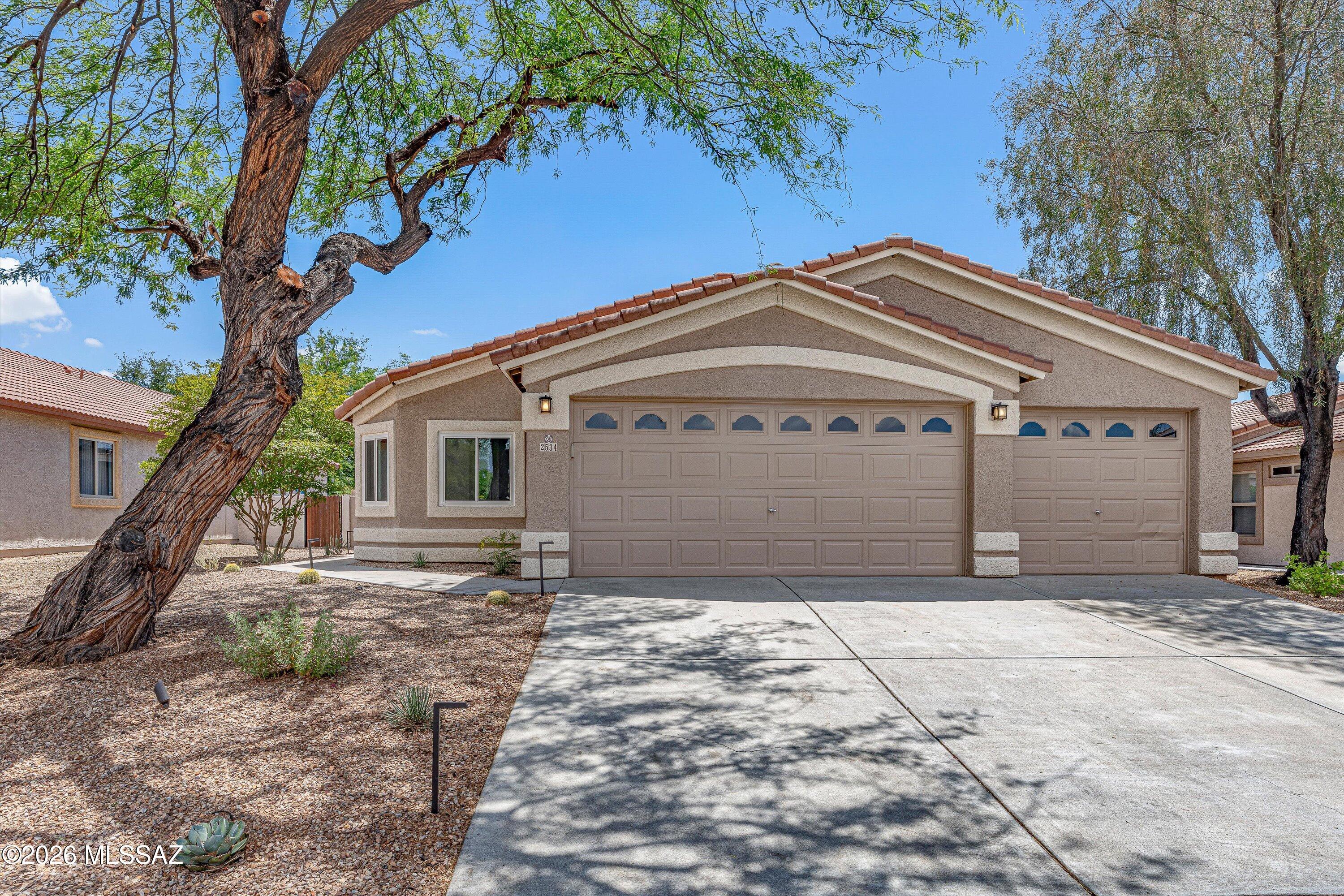 2534 E Chipped Stone Lane