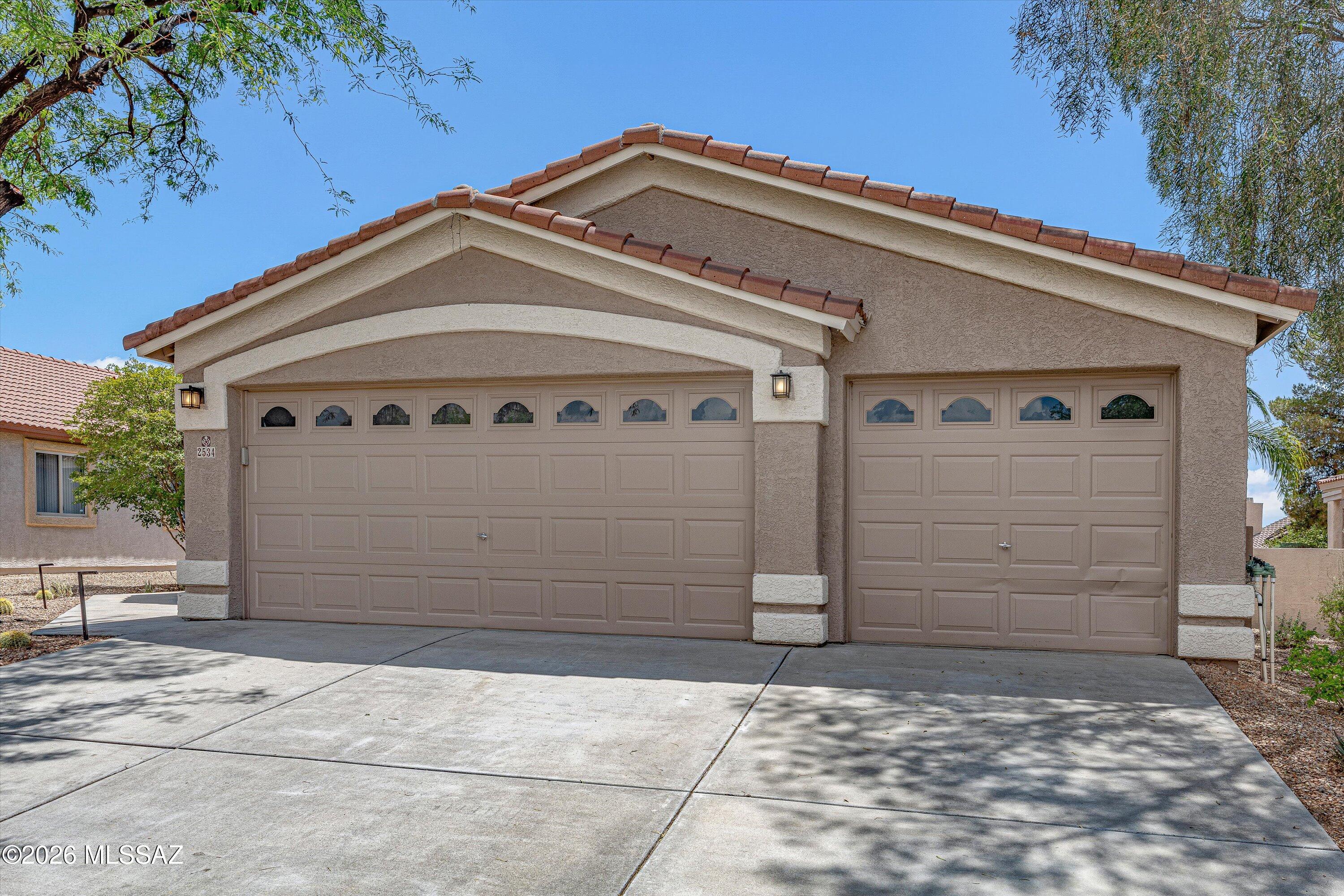 2534 E Chipped Stone Lane