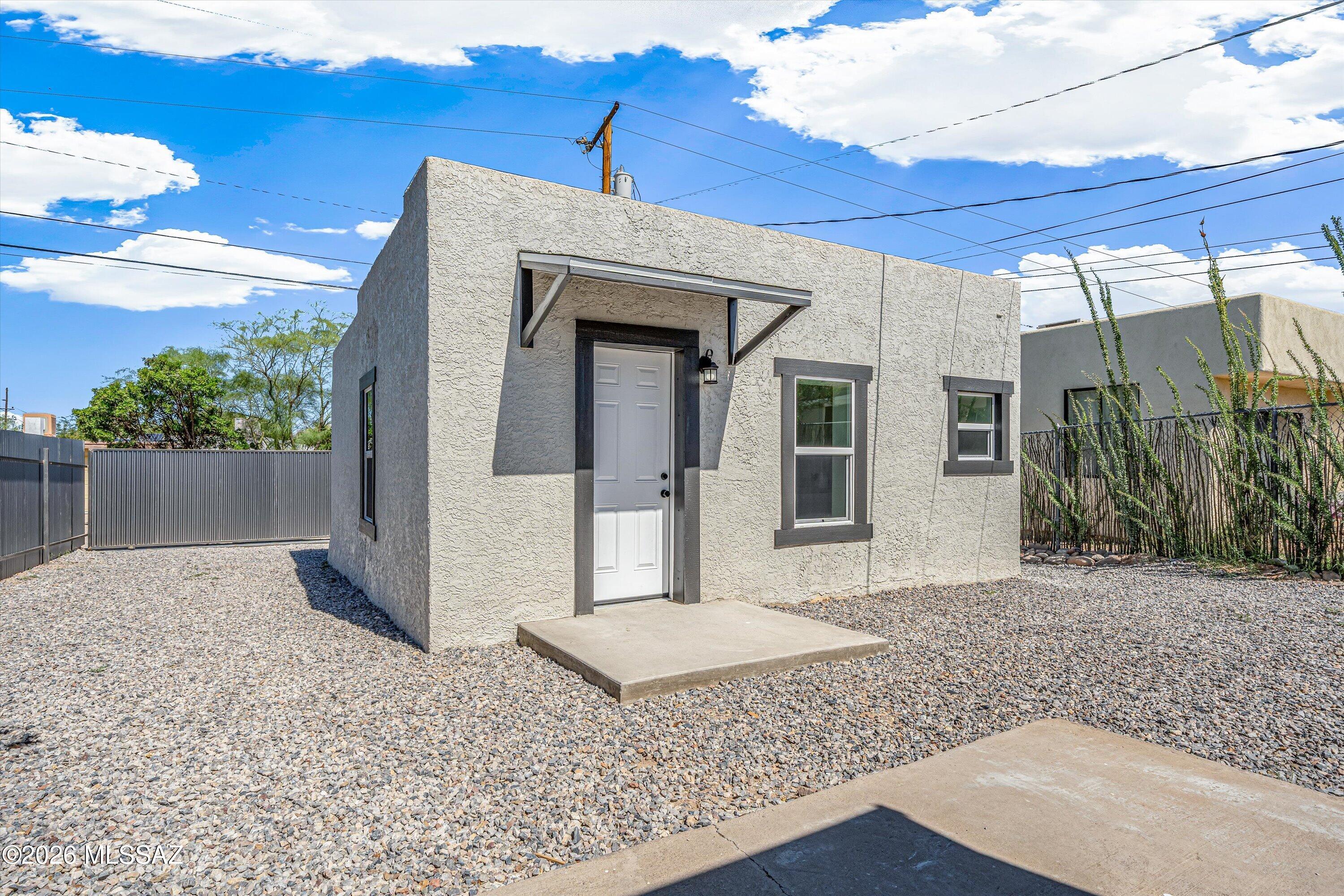 1017 E Waverly Street