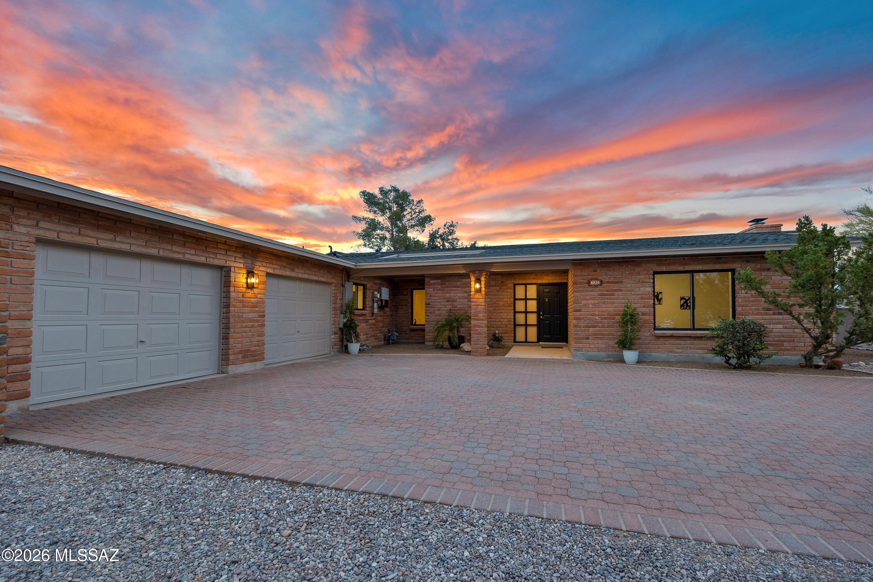 8020 N La Oesta Avenue