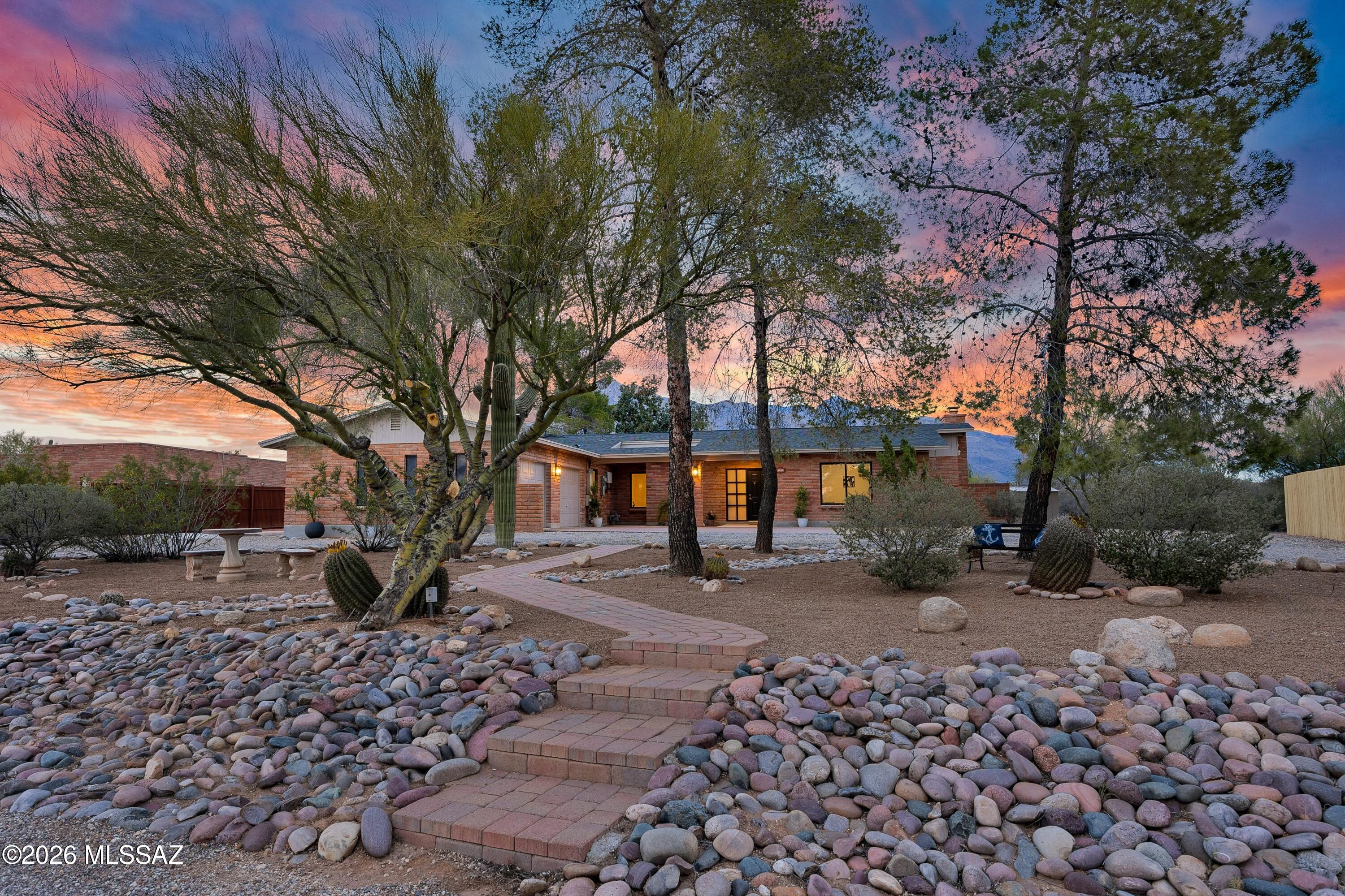 8020 N La Oesta Avenue