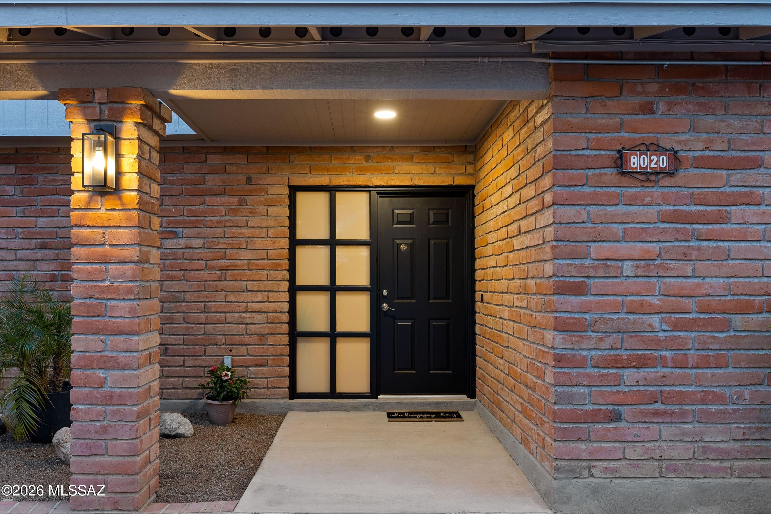 8020 N La Oesta Avenue