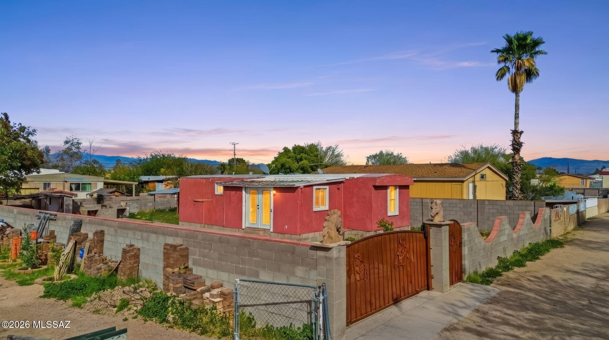 Los Ranchitos - Residential