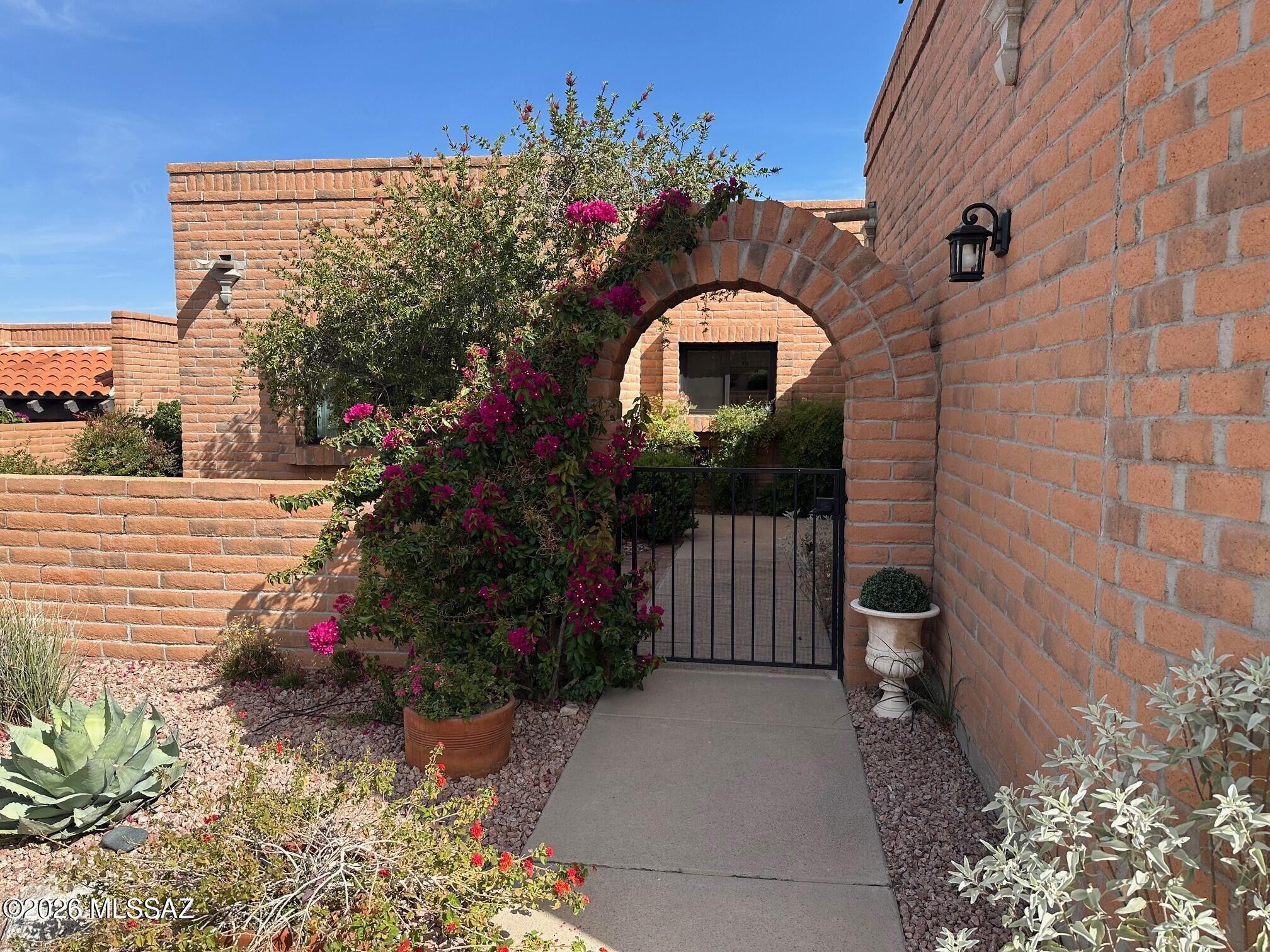 1951 W Hickory Hollow